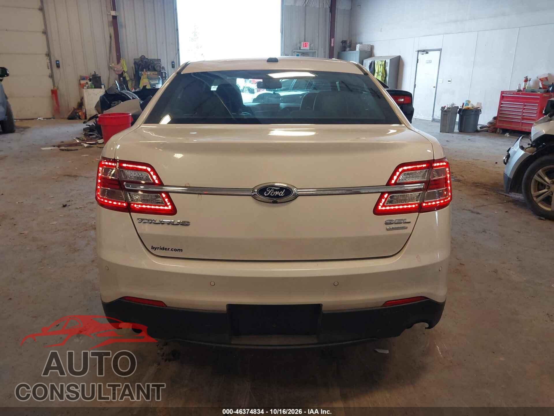 FORD TAURUS 2015 - 1FAHP2E95FG161130