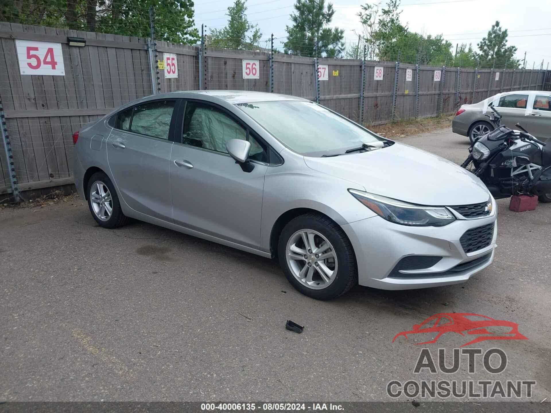 CHEVROLET CRUZE 2018 - 1G1BE5SM8J7160149