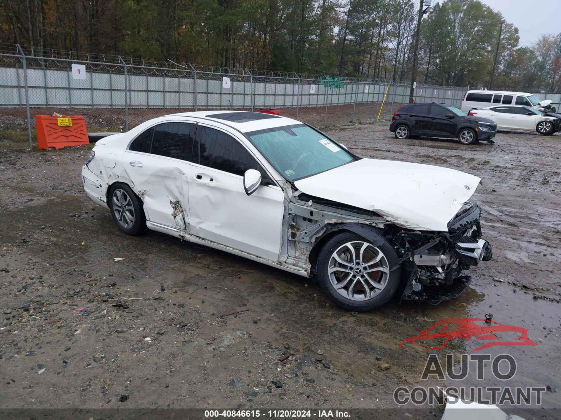 MERCEDES-BENZ C 300 2018 - 55SWF4KB0JU251276