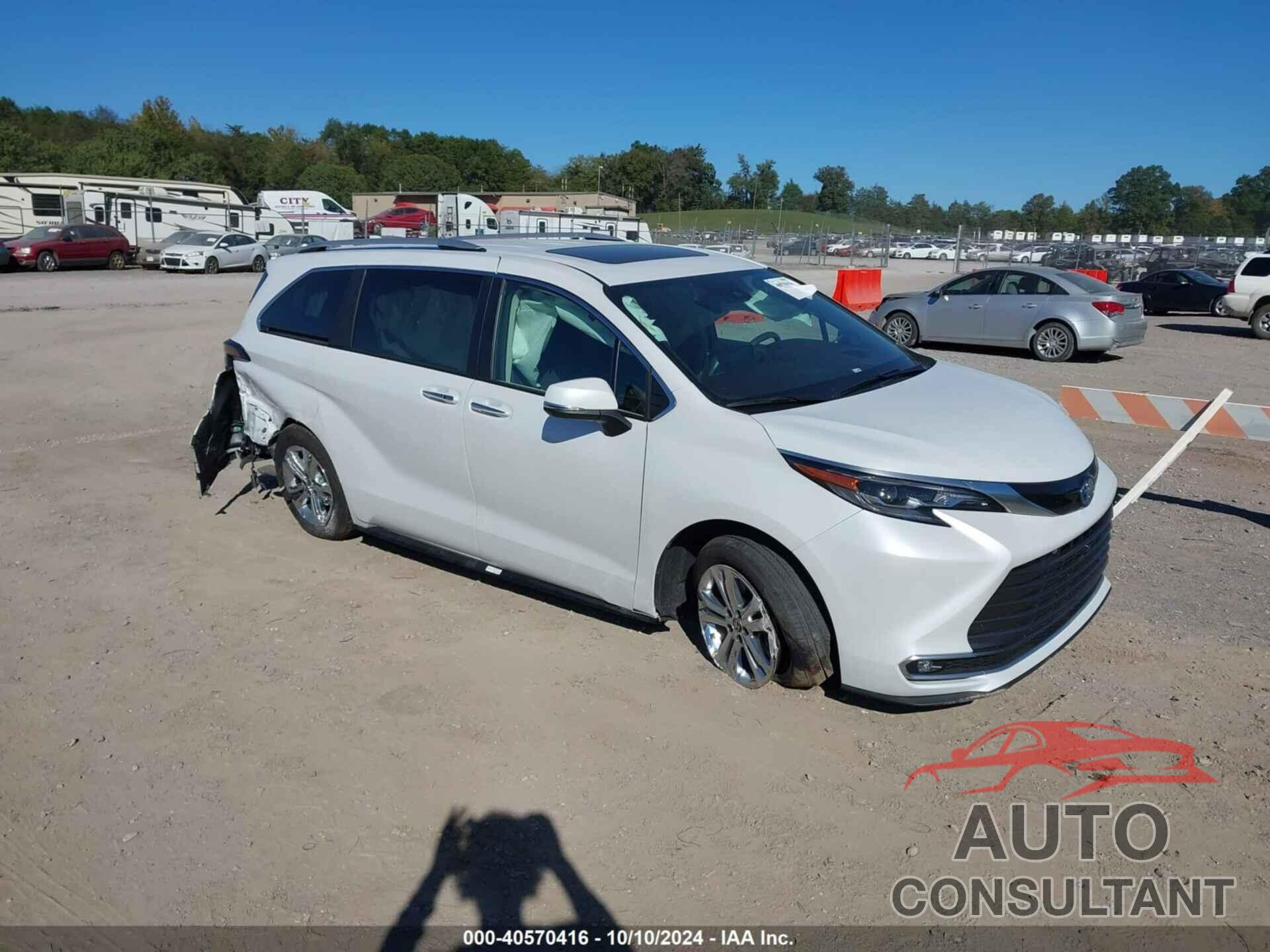 TOYOTA SIENNA 2024 - 5TDESKFC0RS150892