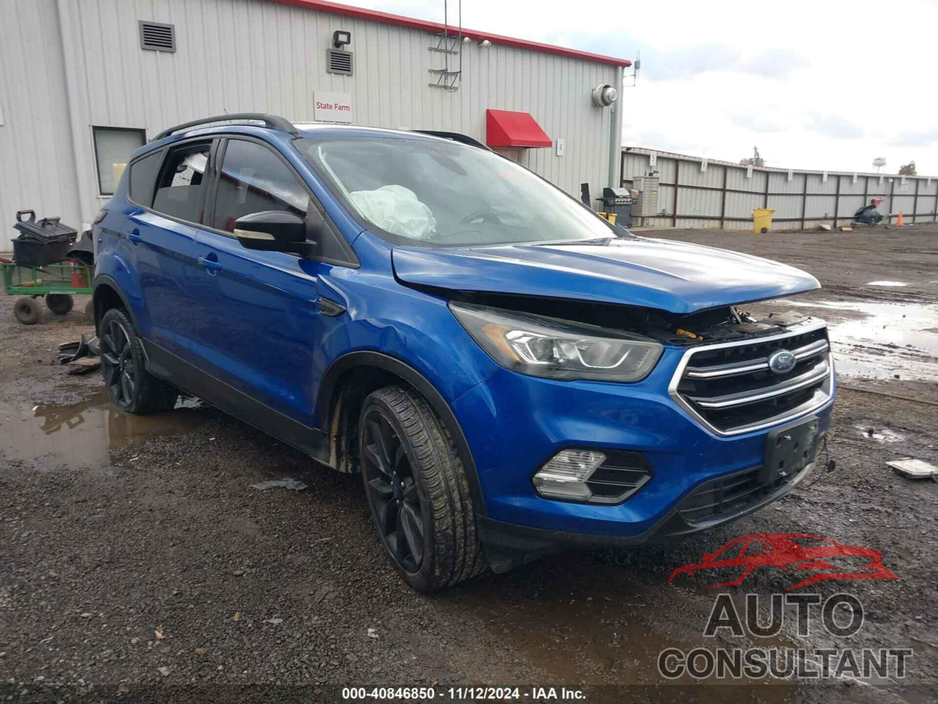 FORD ESCAPE 2017 - 1FMCU9J92HUC66512