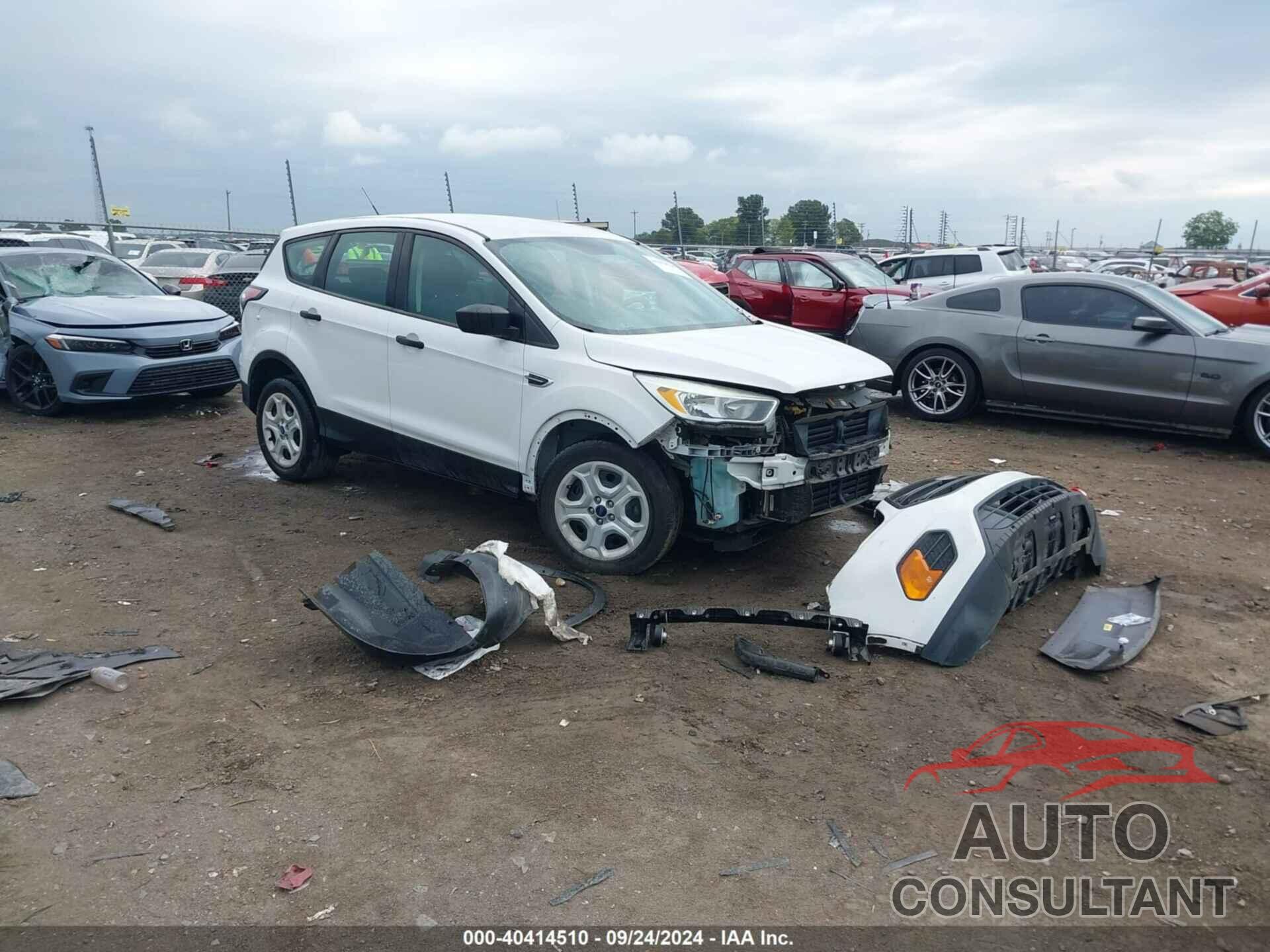 FORD ESCAPE 2017 - 1FMCU0F78HUE85560
