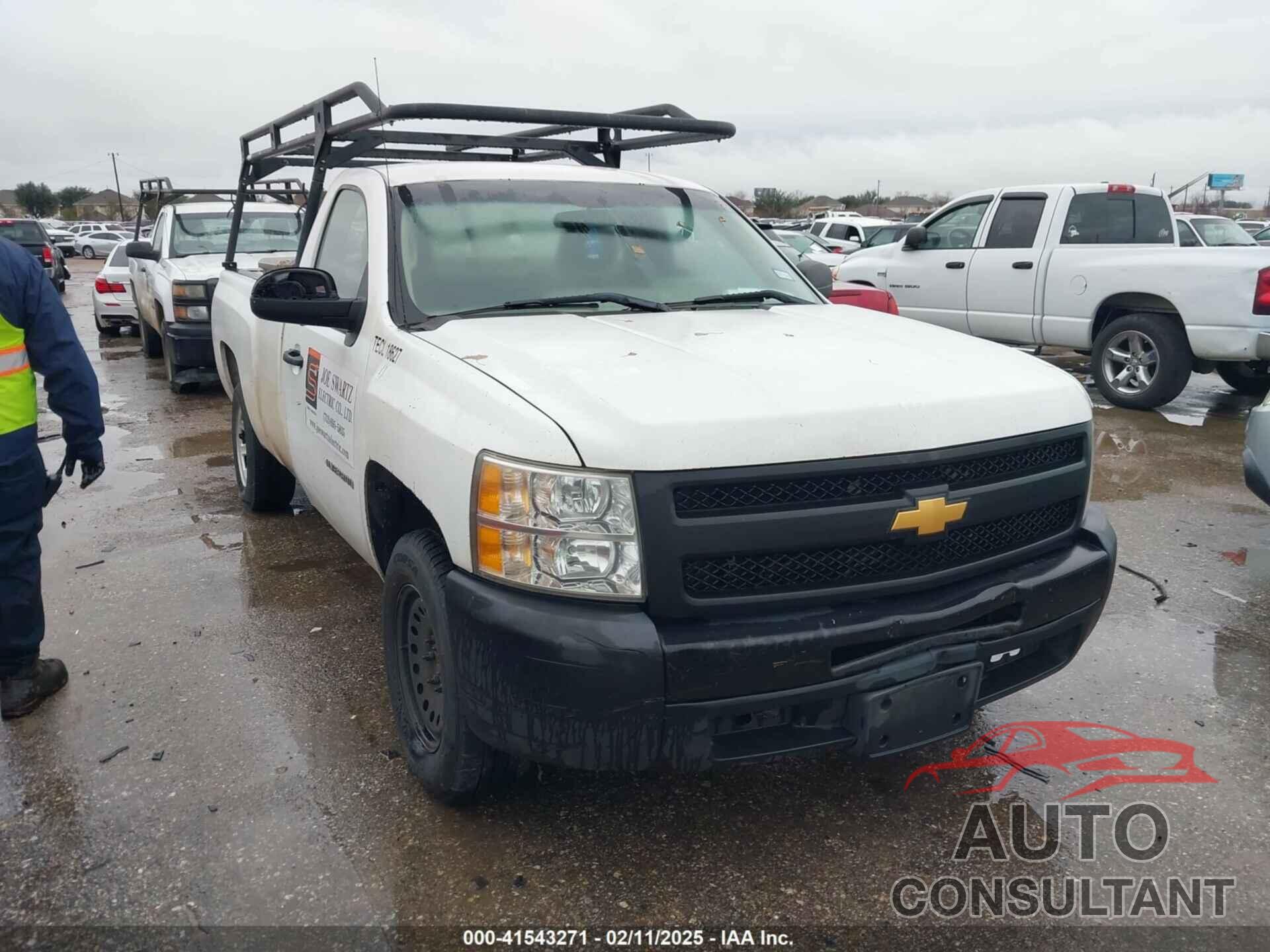 CHEVROLET SILVERADO 1500 2013 - 1GCNCPEX5DZ368347