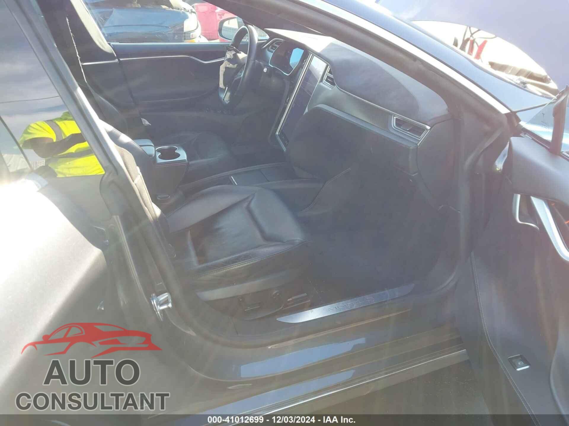 TESLA MODEL S 2015 - 5YJSA1E21FF114556