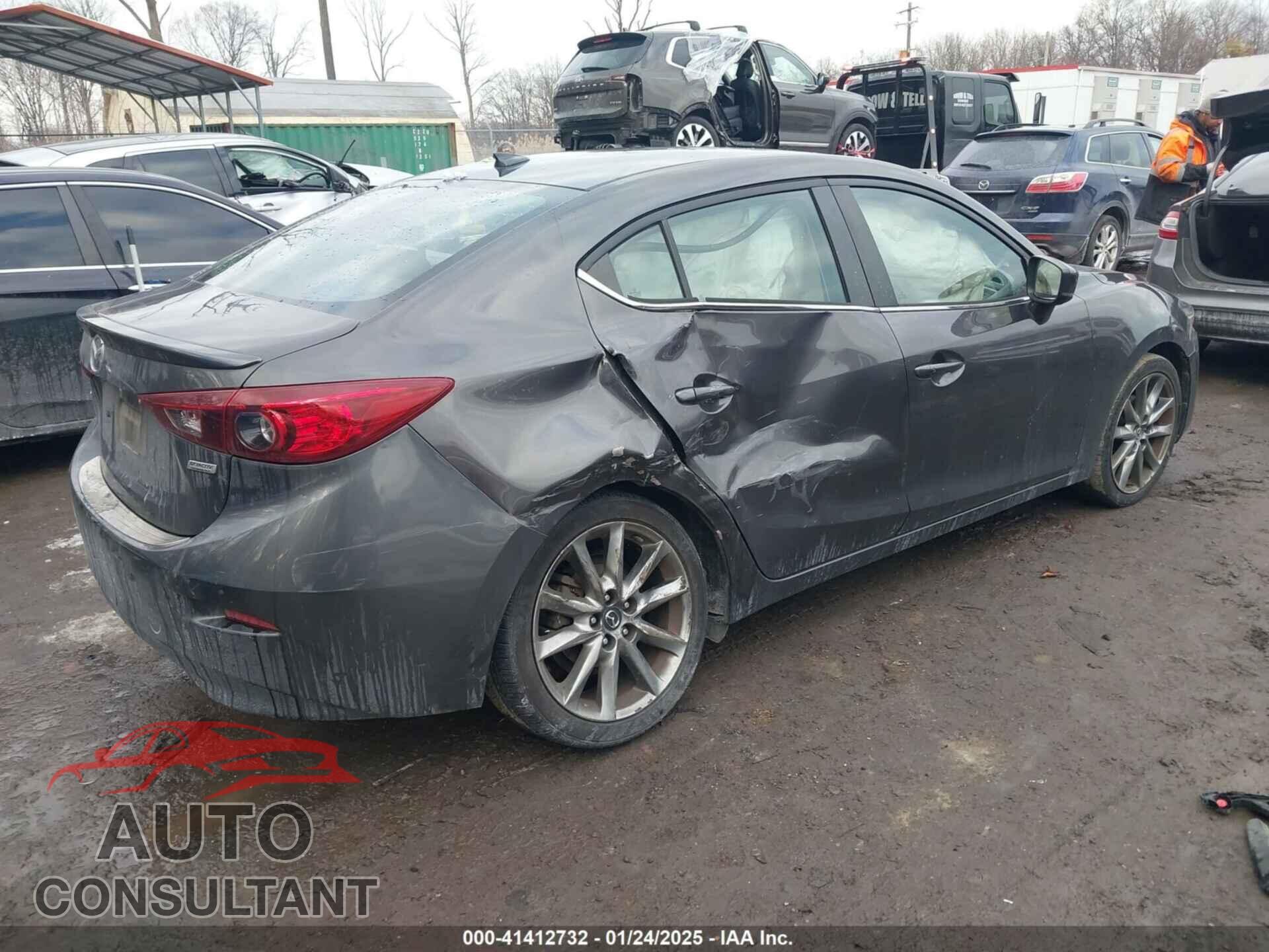 MAZDA MAZDA3 2018 - 3MZBN1V35JM174323