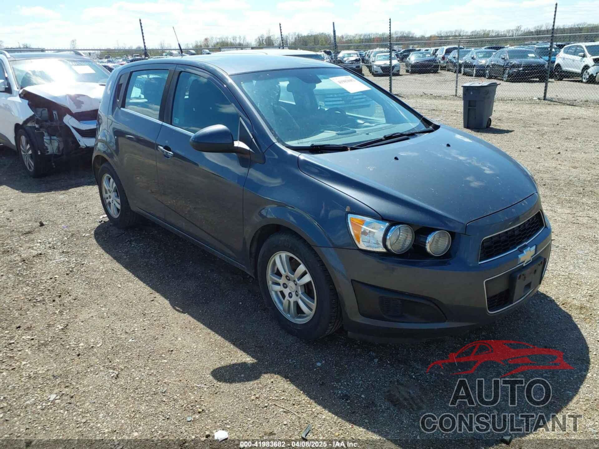 CHEVROLET SONIC 2013 - 1G1JC6SH8D4135428