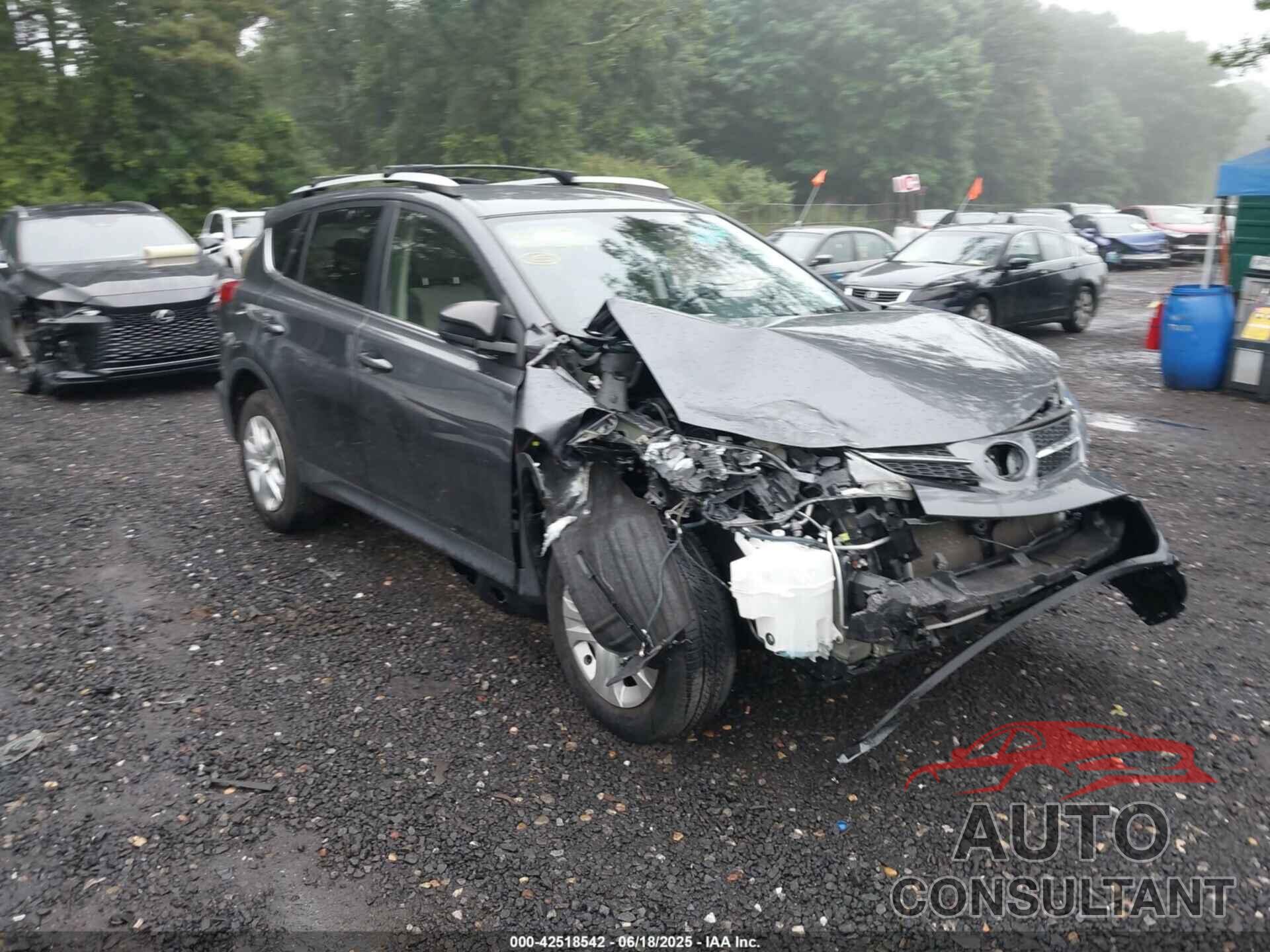TOYOTA RAV4 2015 - JTMBFREV4FD153207