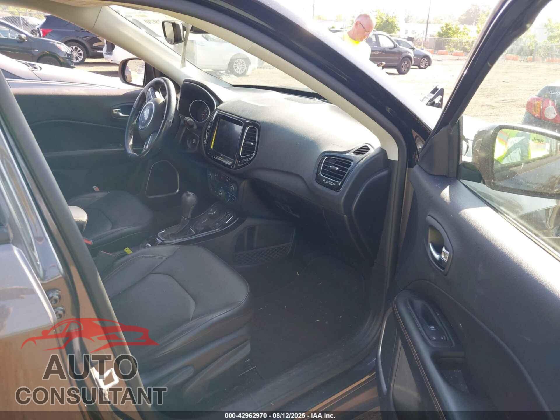 JEEP COMPASS 2020 - 3C4NJDCB2LT138007