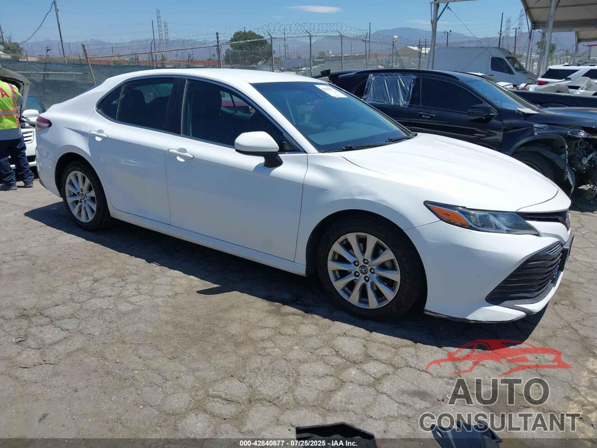 TOYOTA CAMRY 2018 - 4T1B11HK8JU003431