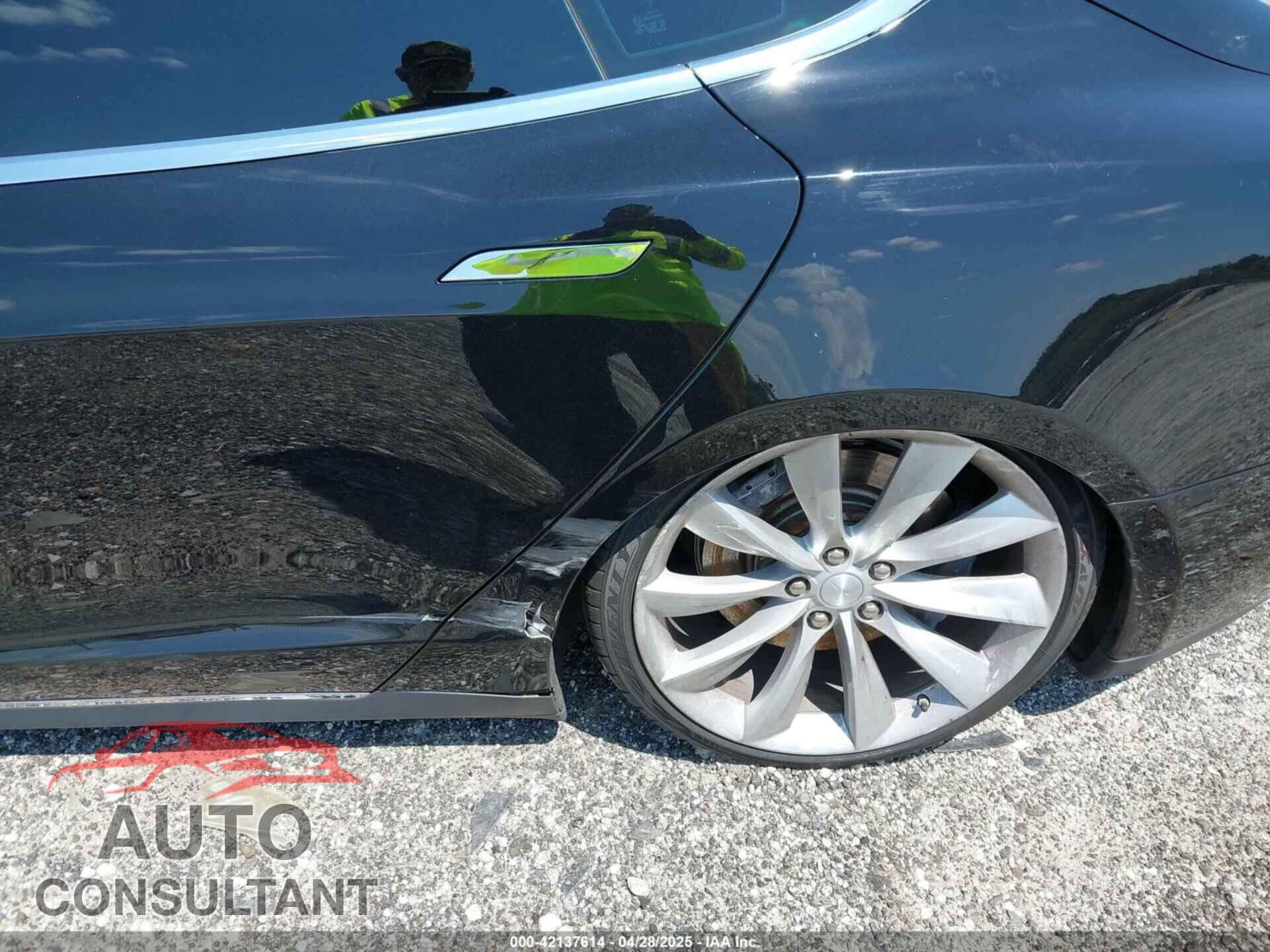 TESLA MODEL S 2013 - 5YJSA1DN9DFP13150