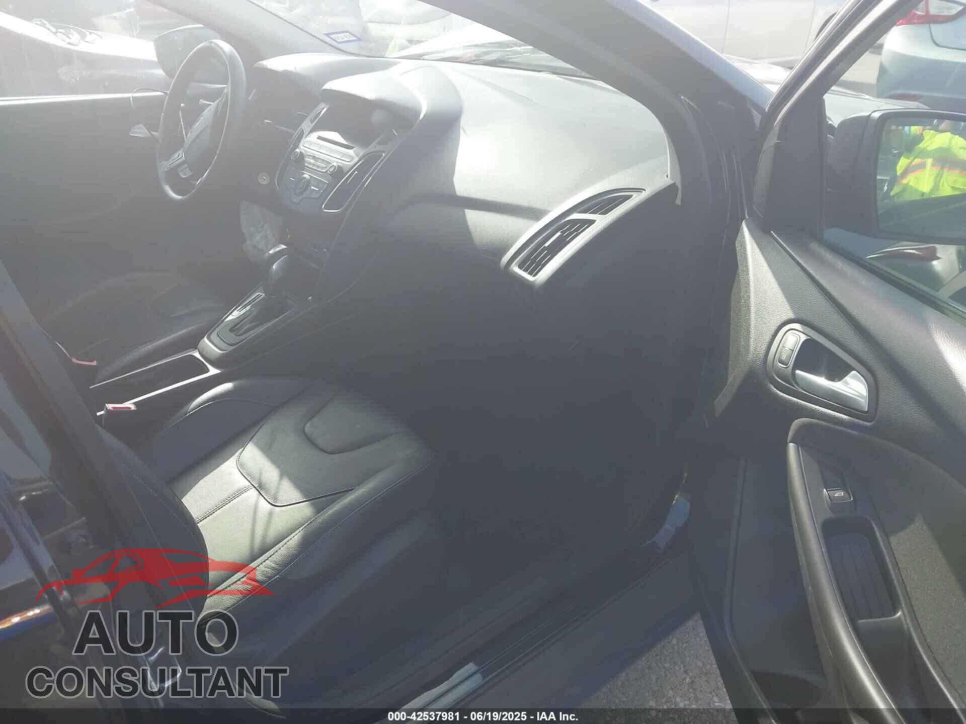 FORD FOCUS 2015 - 1FADP3F29FL384591