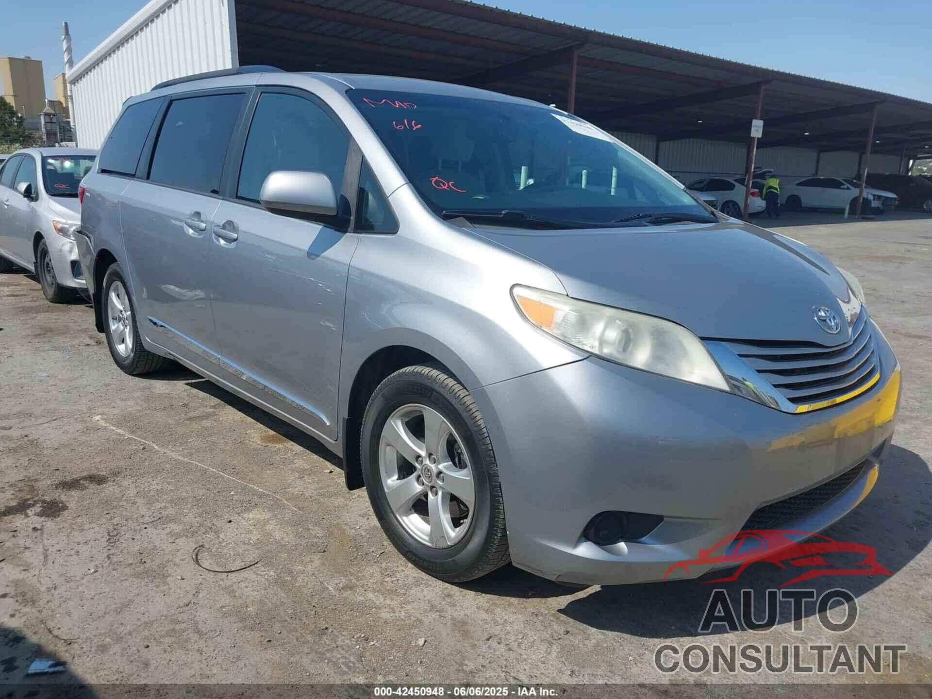 TOYOTA SIENNA 2017 - 5TDKZ3DC6HS829782