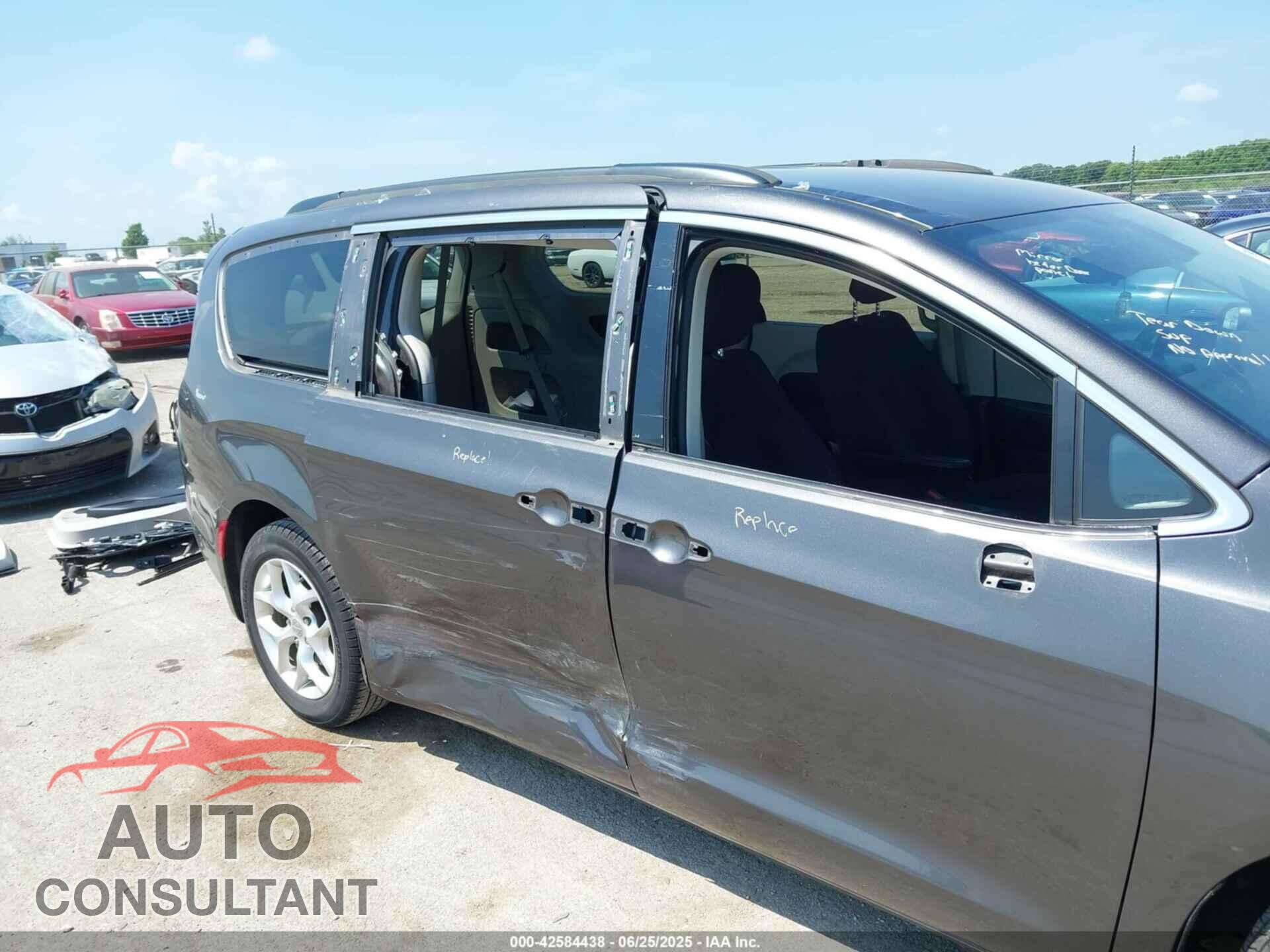 CHRYSLER PACIFICA 2017 - 2C4RC1BG1HR785208
