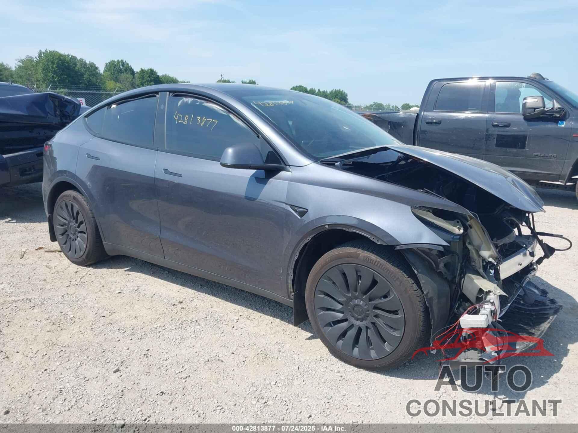 TESLA MODEL Y 2023 - 7SAYGAEE8PF878556
