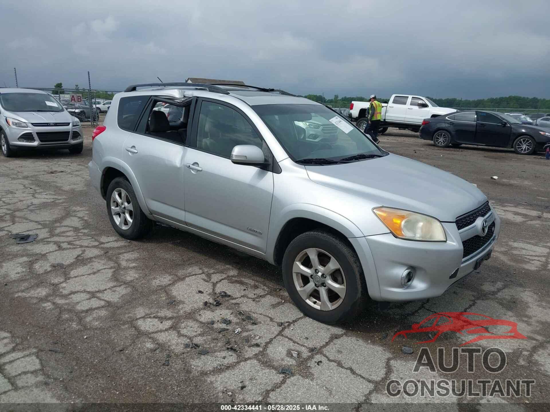 TOYOTA RAV4 2012 - JTMDK4DV5C5109974