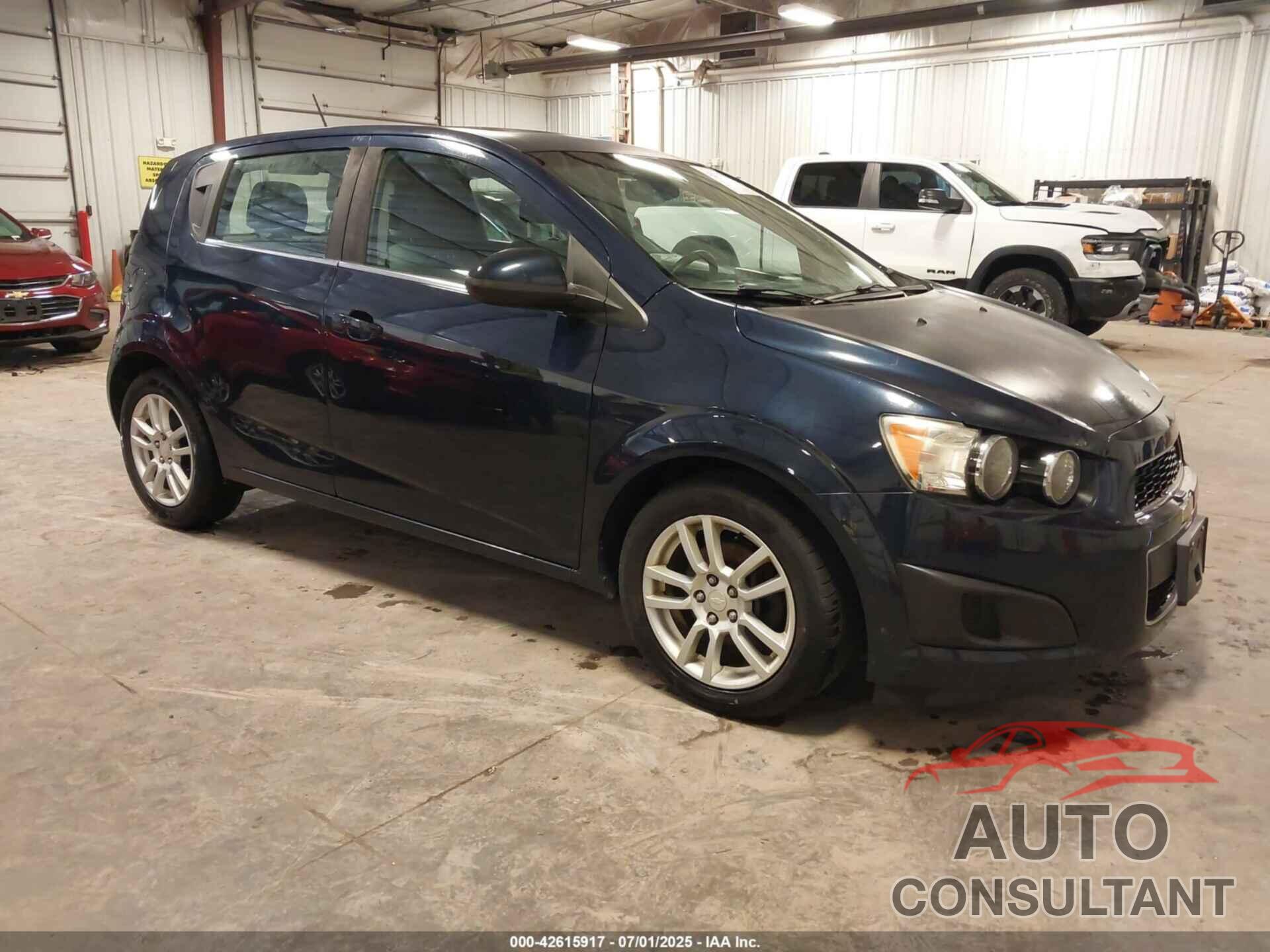 CHEVROLET SONIC 2015 - 1G1JC6SB2F4129090