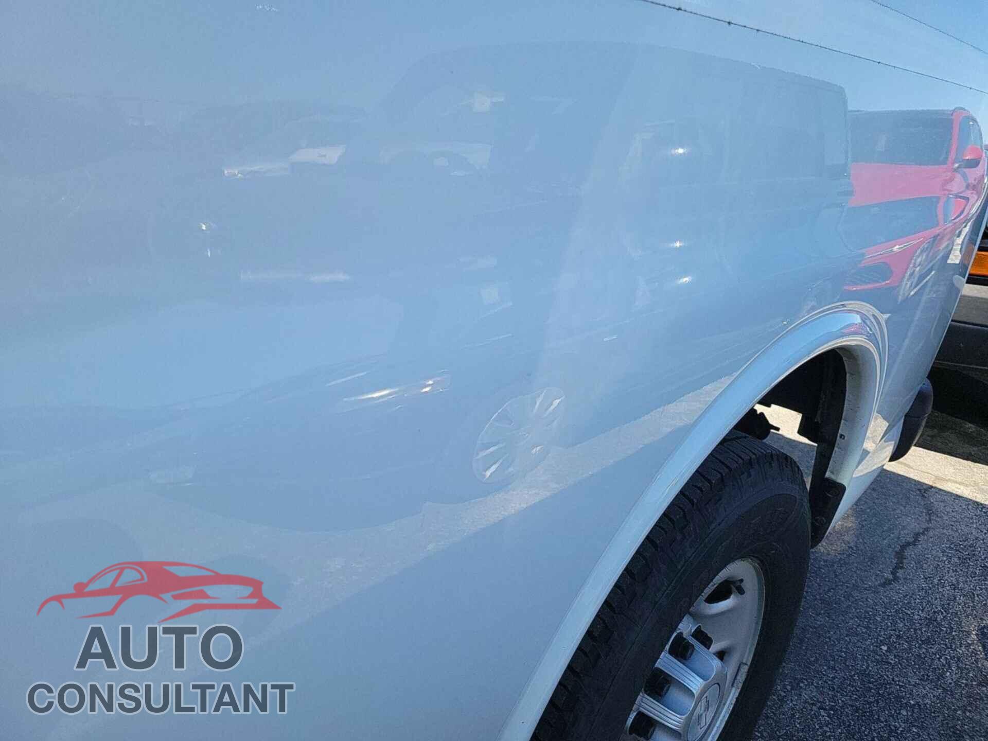 CHEVROLET EXPRESS G2500 2016 - 1GCWGAFF3G1175192