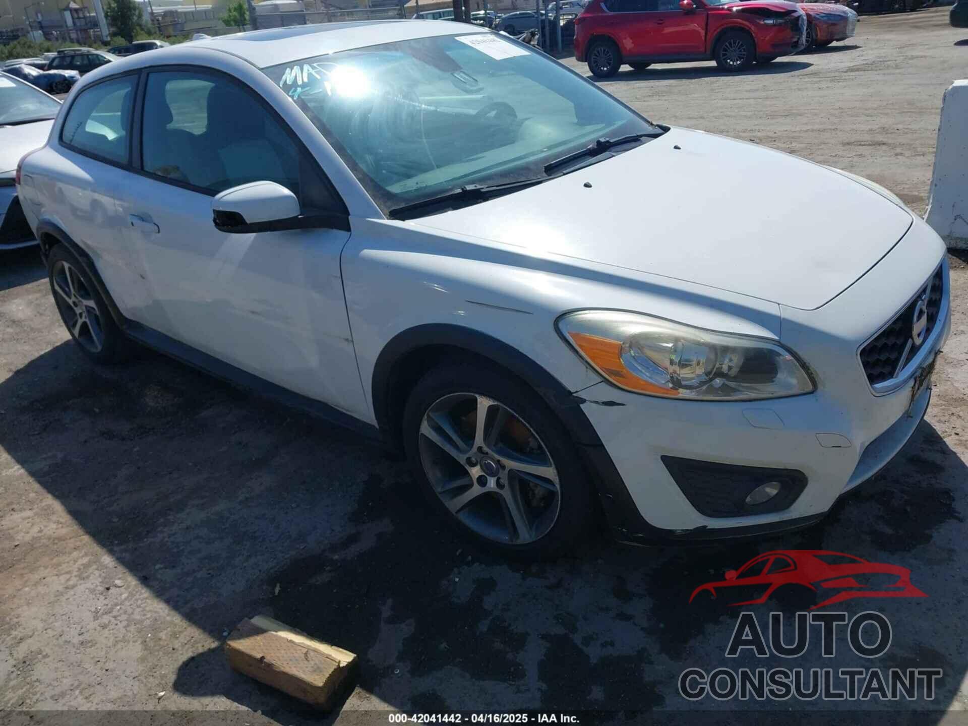VOLVO C30 2013 - YV1672MK1D2301684