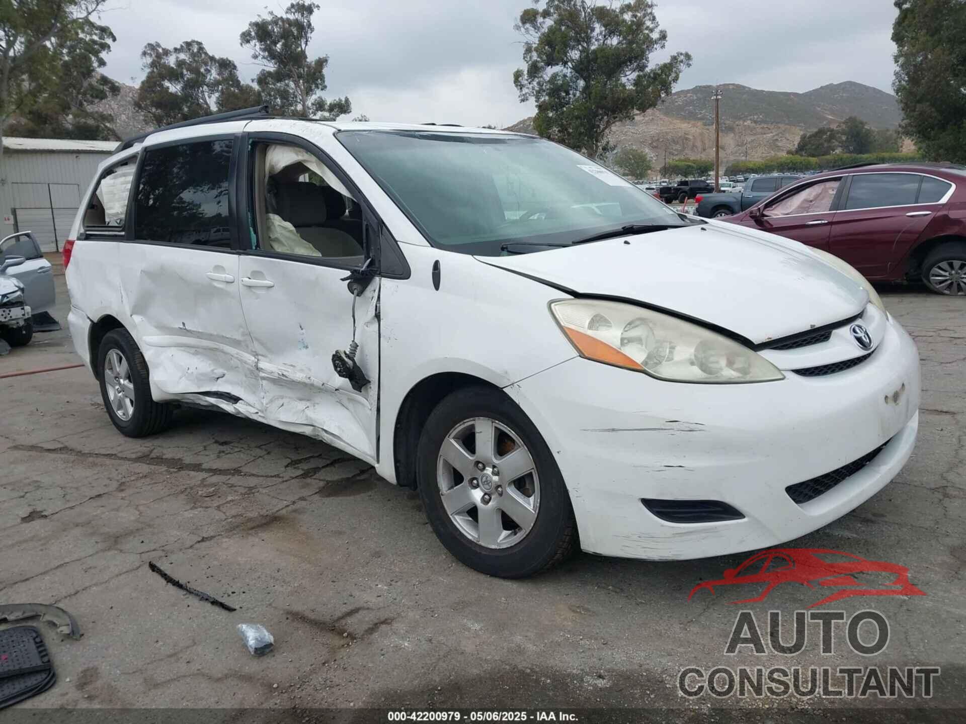 TOYOTA SIENNA 2010 - 5TDKK4CC3AS308035