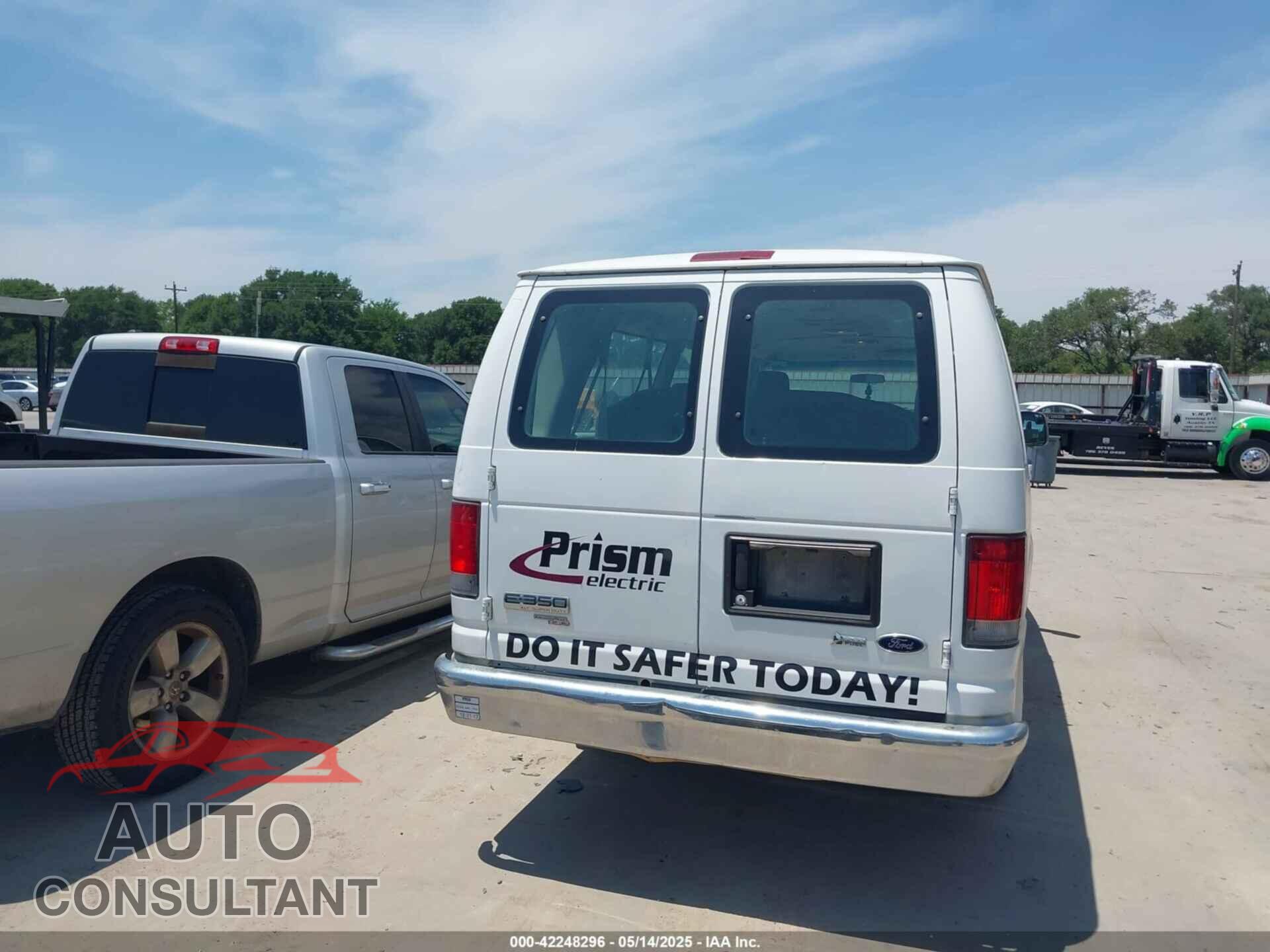 FORD E-350 SUPER DUTY 2011 - 1FBSS3BL9BDA52335