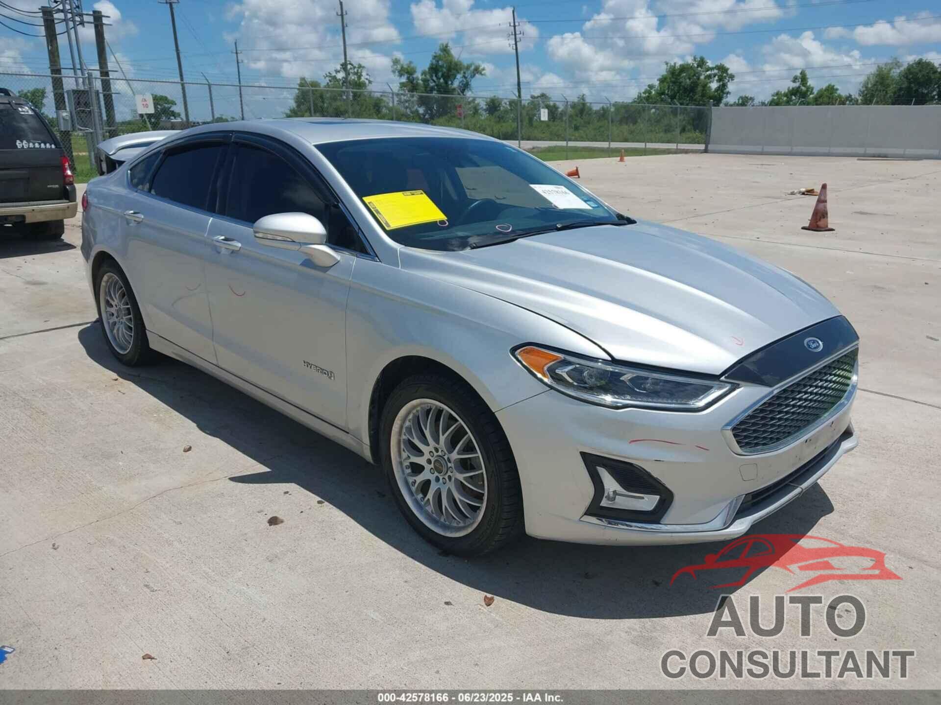 FORD FUSION HYBRID 2019 - 3FA6P0RU5KR202868