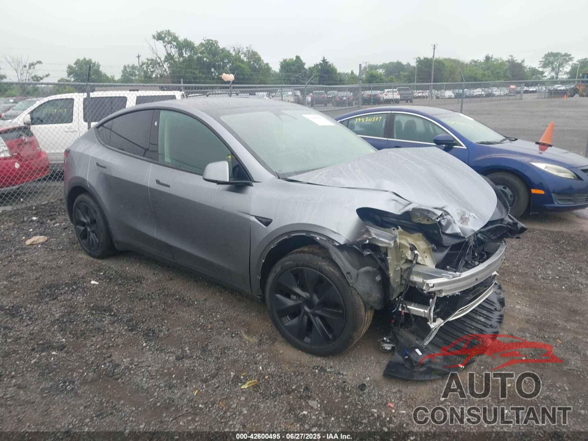 TESLA MODEL Y 2025 - 7SAYGDEE2SA358442