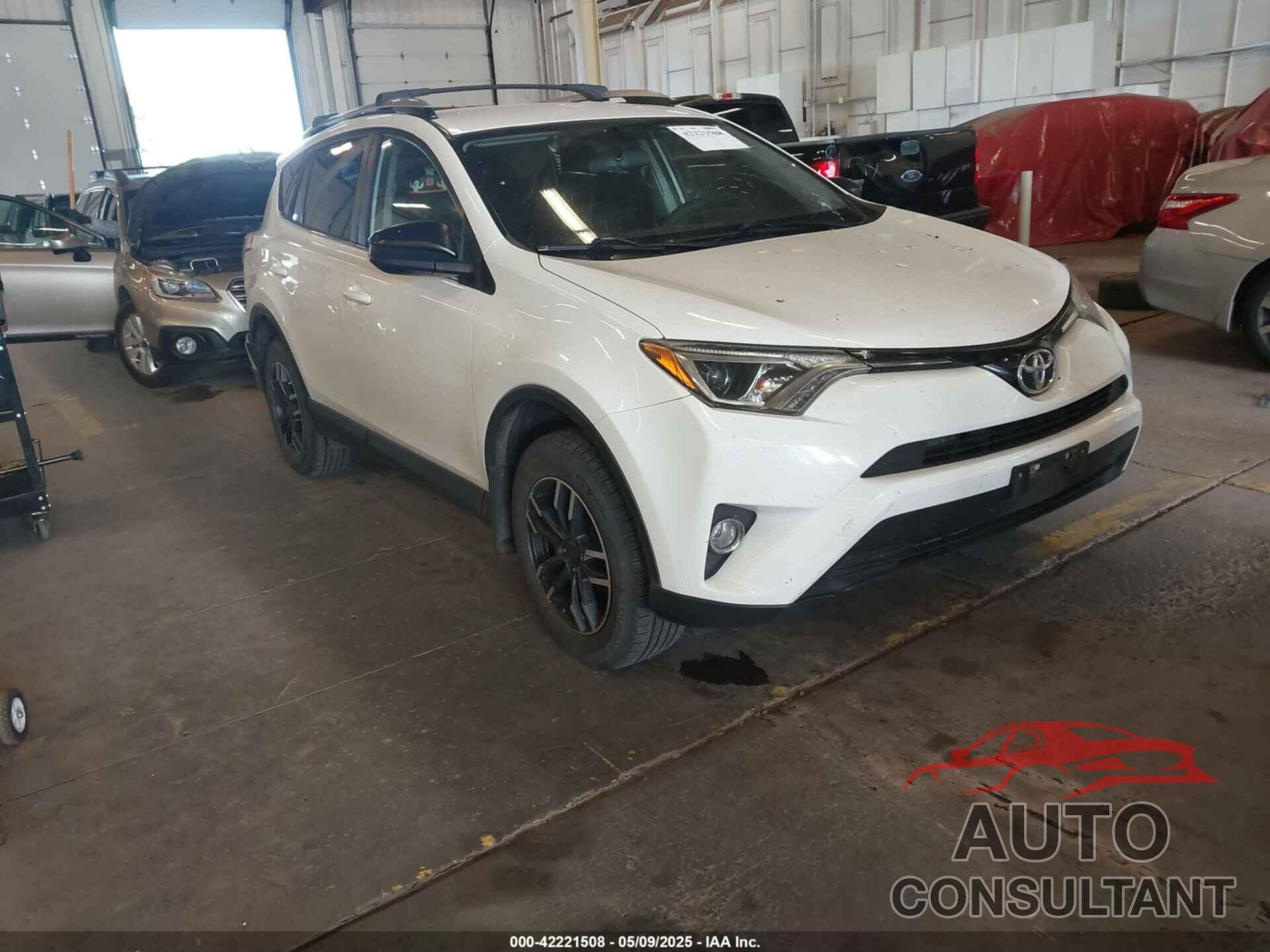 TOYOTA RAV4 2016 - JTMBFREV0GJ104556