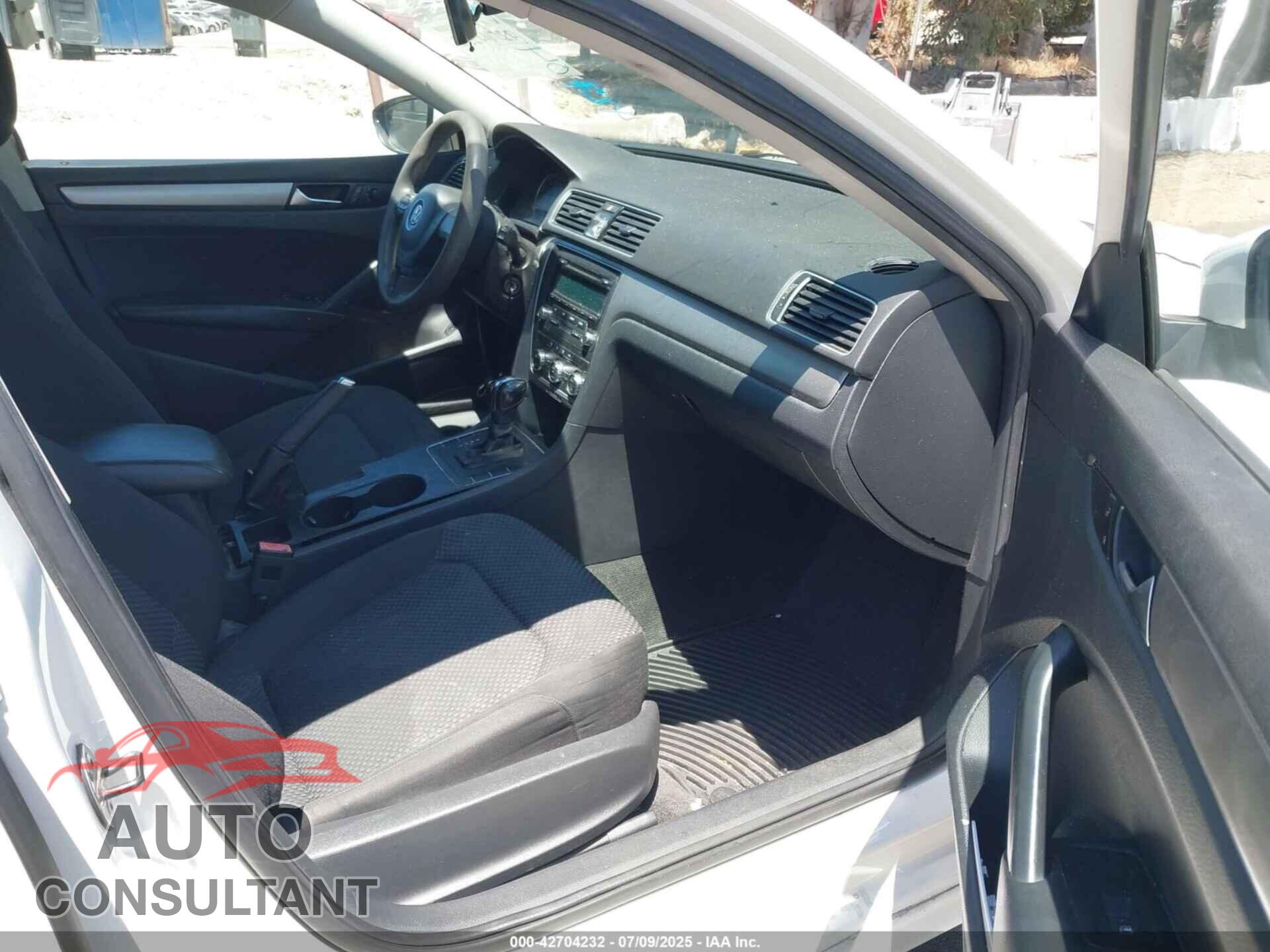 VOLKSWAGEN PASSAT 2012 - 1VWAP7A37CC041663