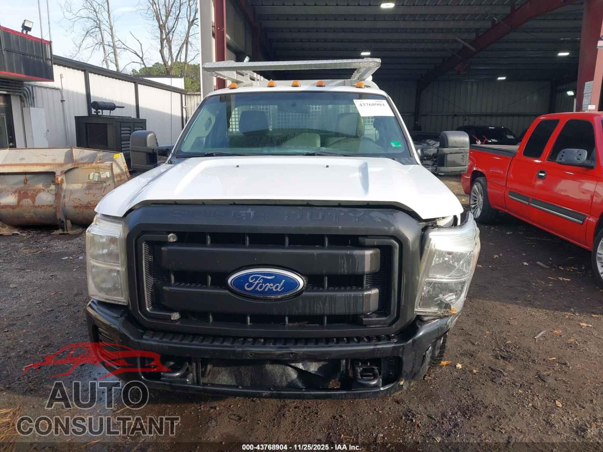FORD F-350 CHASSIS 2011 - 1FDRF3E69BEA59862