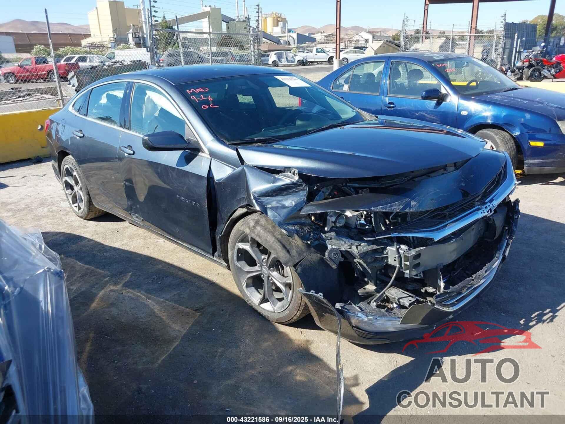 CHEVROLET MALIBU 2021 - 1G1ZD5ST3MF029035