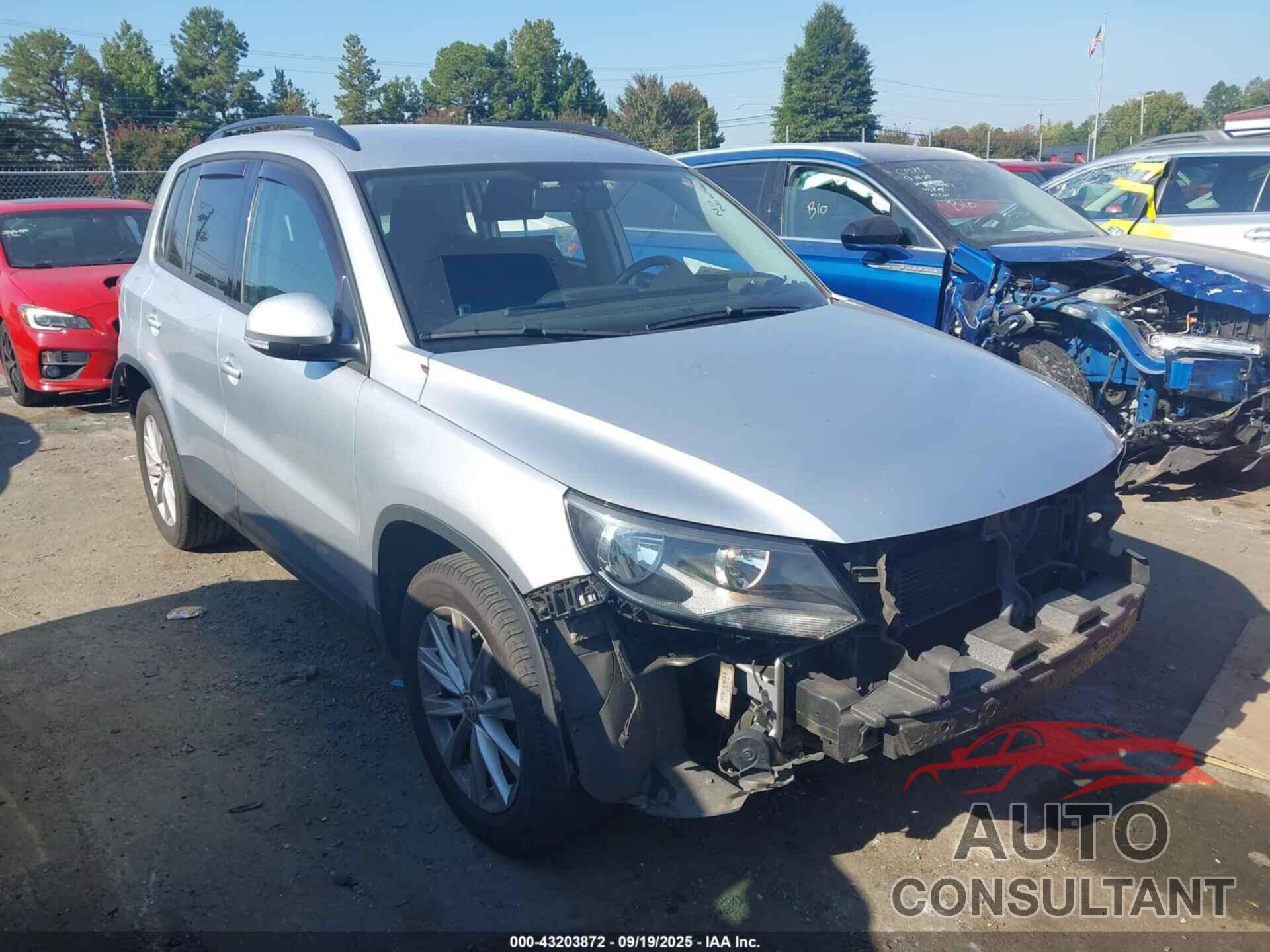 VOLKSWAGEN TIGUAN 2017 - WVGAV7AX6HK049516