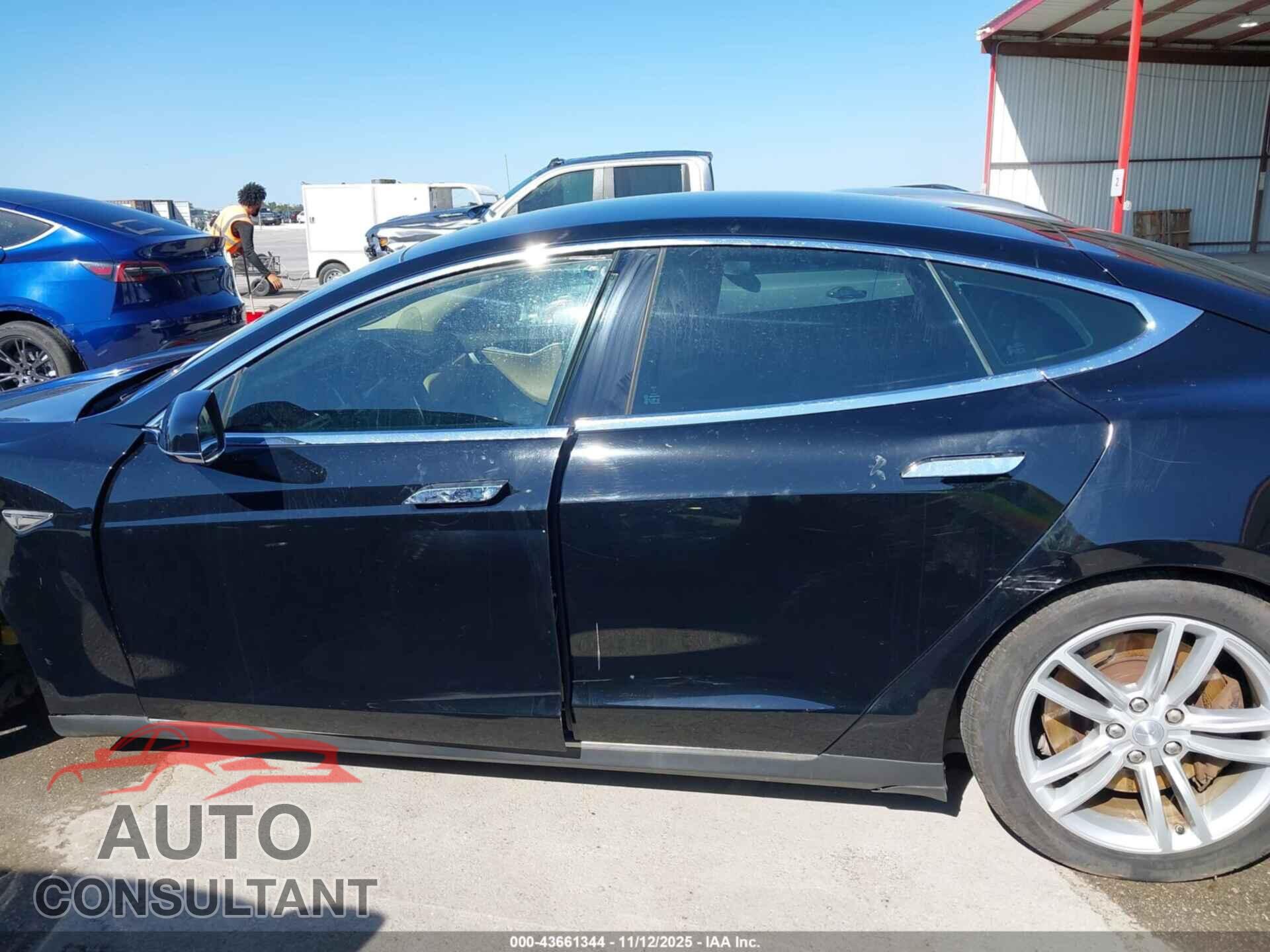TESLA MODEL S 2014 - 5YJSA1H11EFP30503