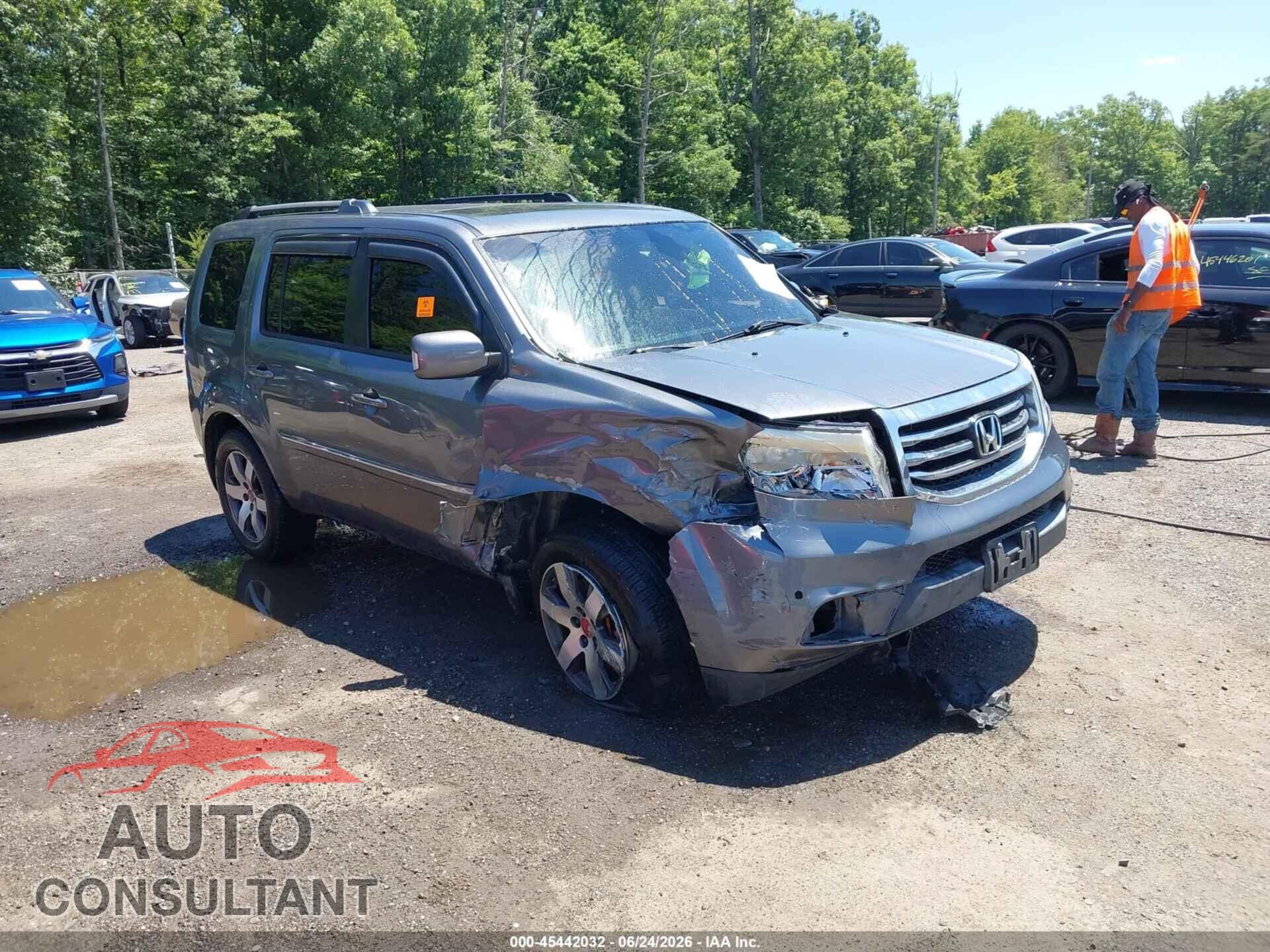 HONDA PILOT 2012 - 5FNYF4H93CB043877