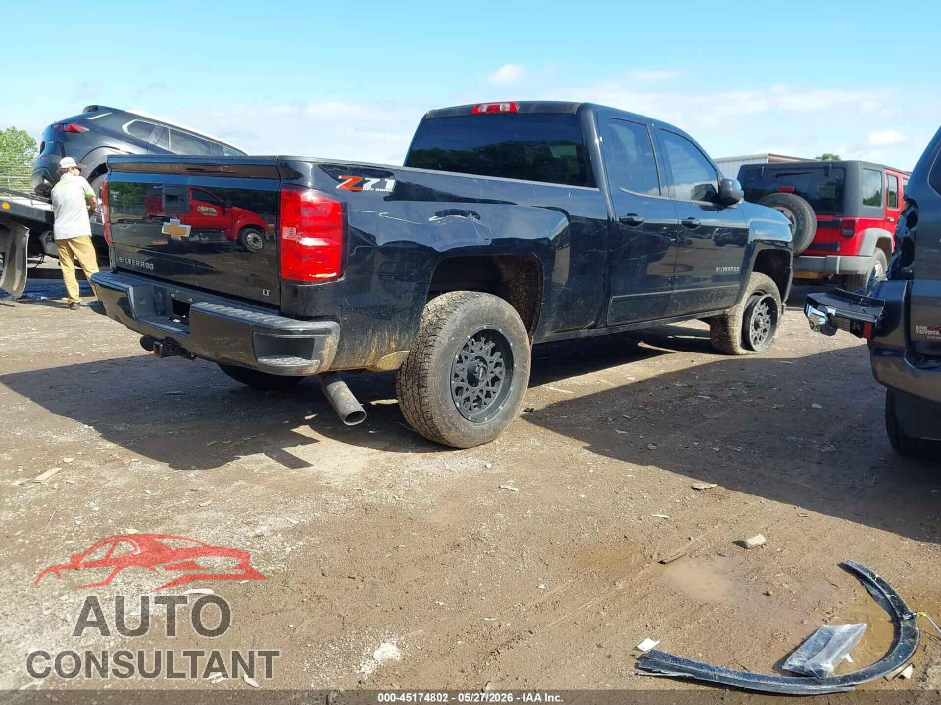 CHEVROLET SILVERADO 1500 2018 - 1GCVKREC5JZ347375