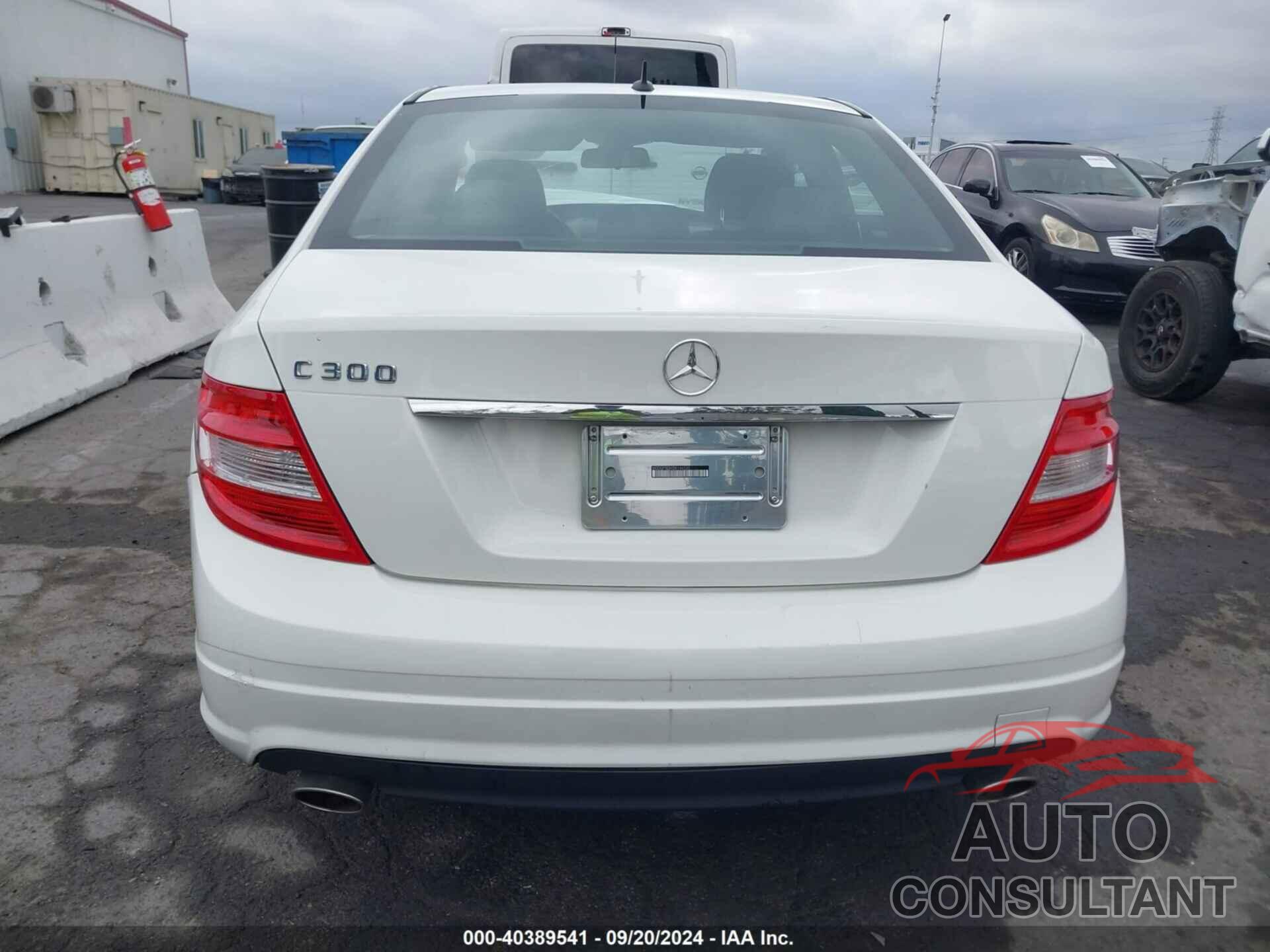 MERCEDES-BENZ C 300 2011 - WDDGF5EBXBR146530