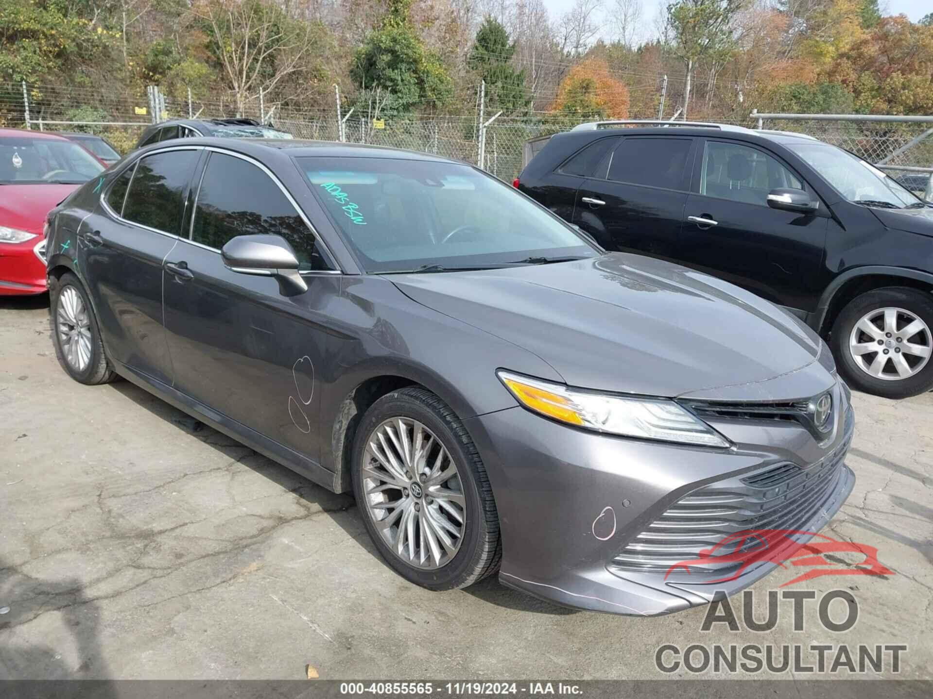 TOYOTA CAMRY 2018 - 4T1B11HK2JU017812