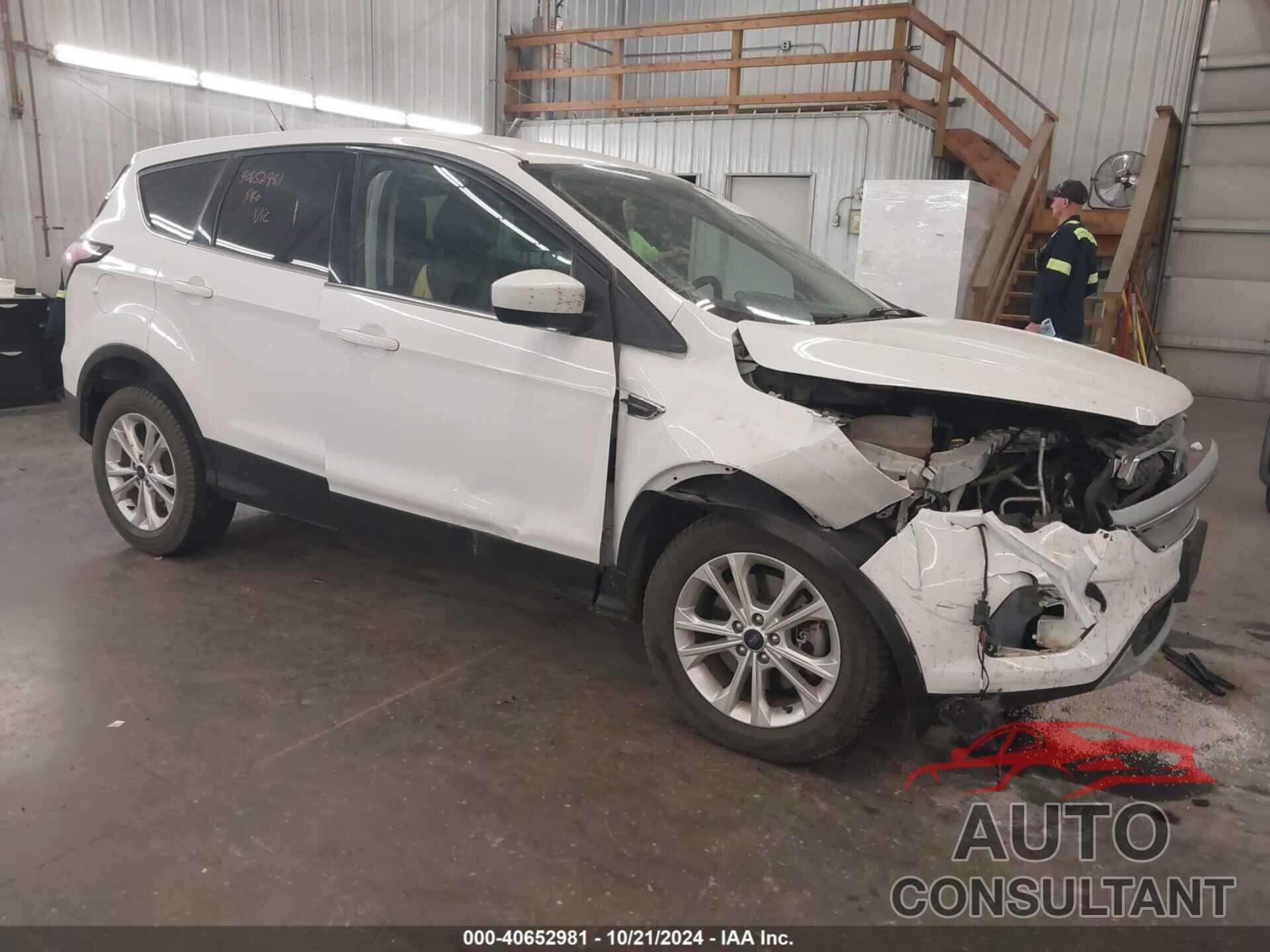 FORD ESCAPE 2017 - 1FMCU9G97HUC01761