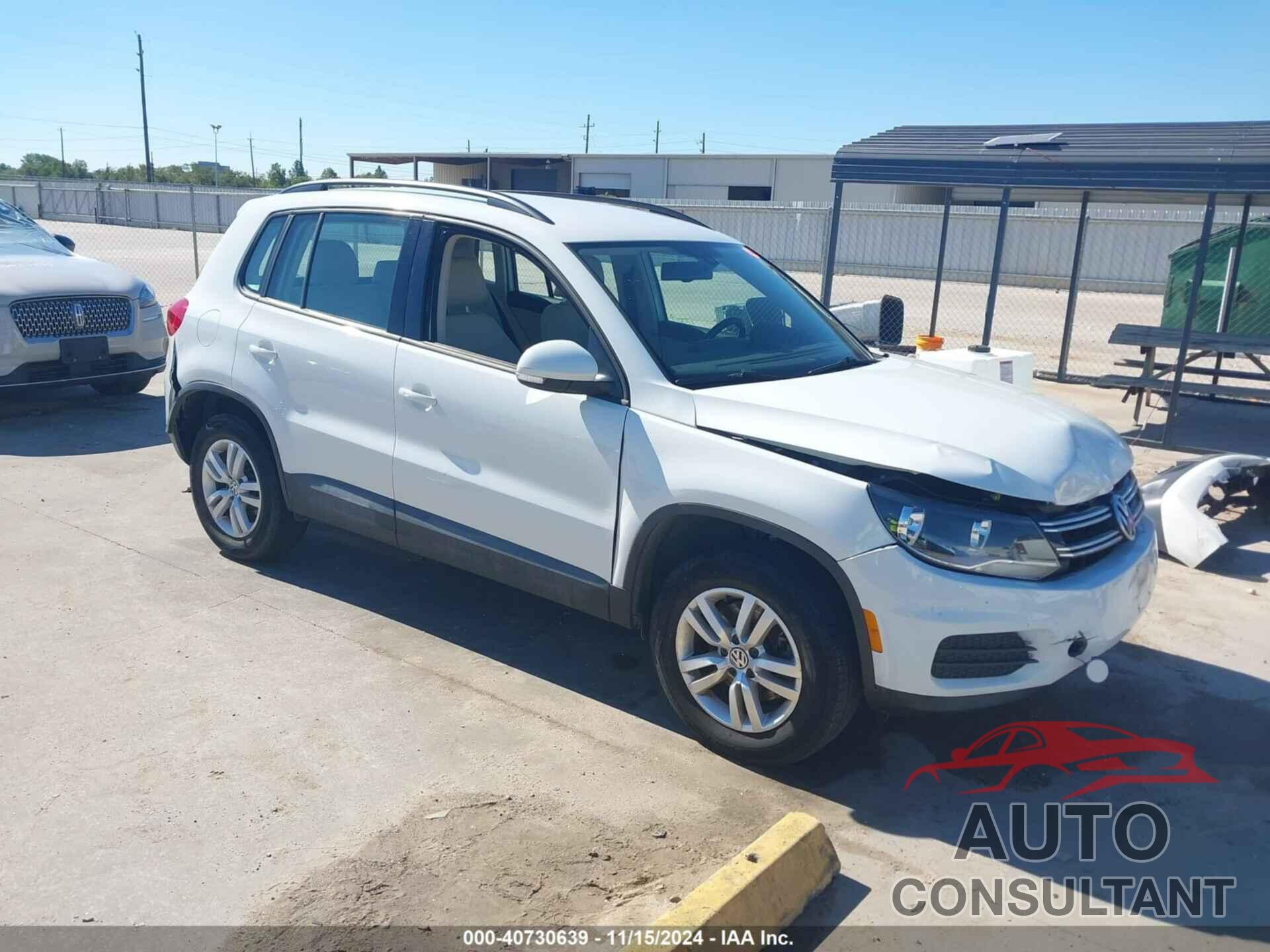 VOLKSWAGEN TIGUAN 2017 - WVGAV7AX1HK041078