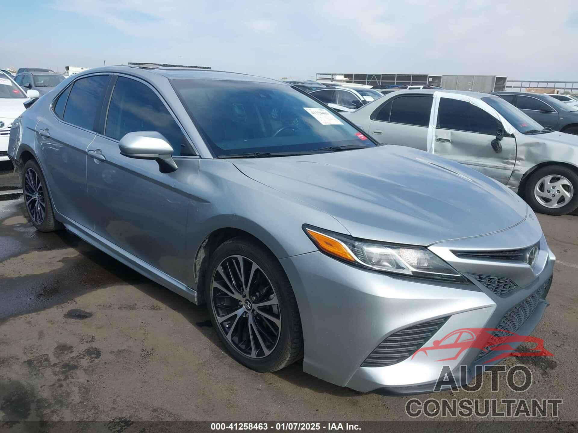 TOYOTA CAMRY 2018 - 4T1B11HK1JU047495