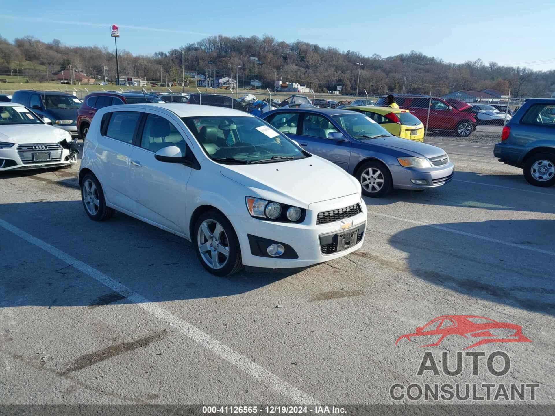 CHEVROLET SONIC 2015 - 1G1JE6SB8F4206104