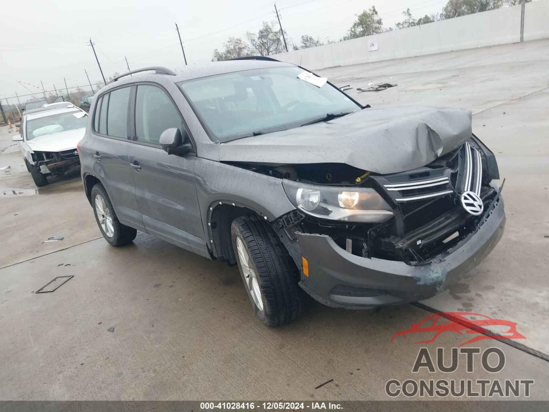 VOLKSWAGEN TIGUAN 2017 - WVGAV7AX7HK048827