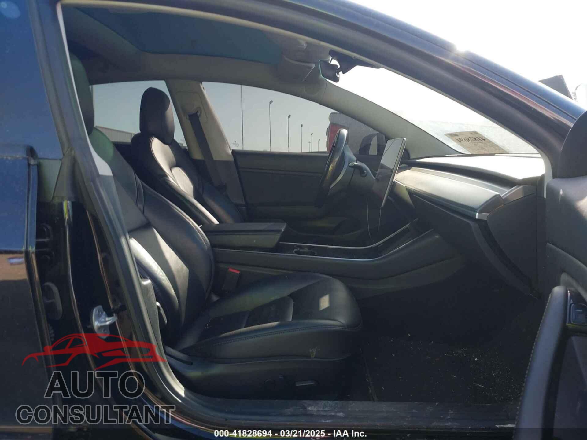 TESLA MODEL 3 2019 - 5YJ3E1EB8KF208923