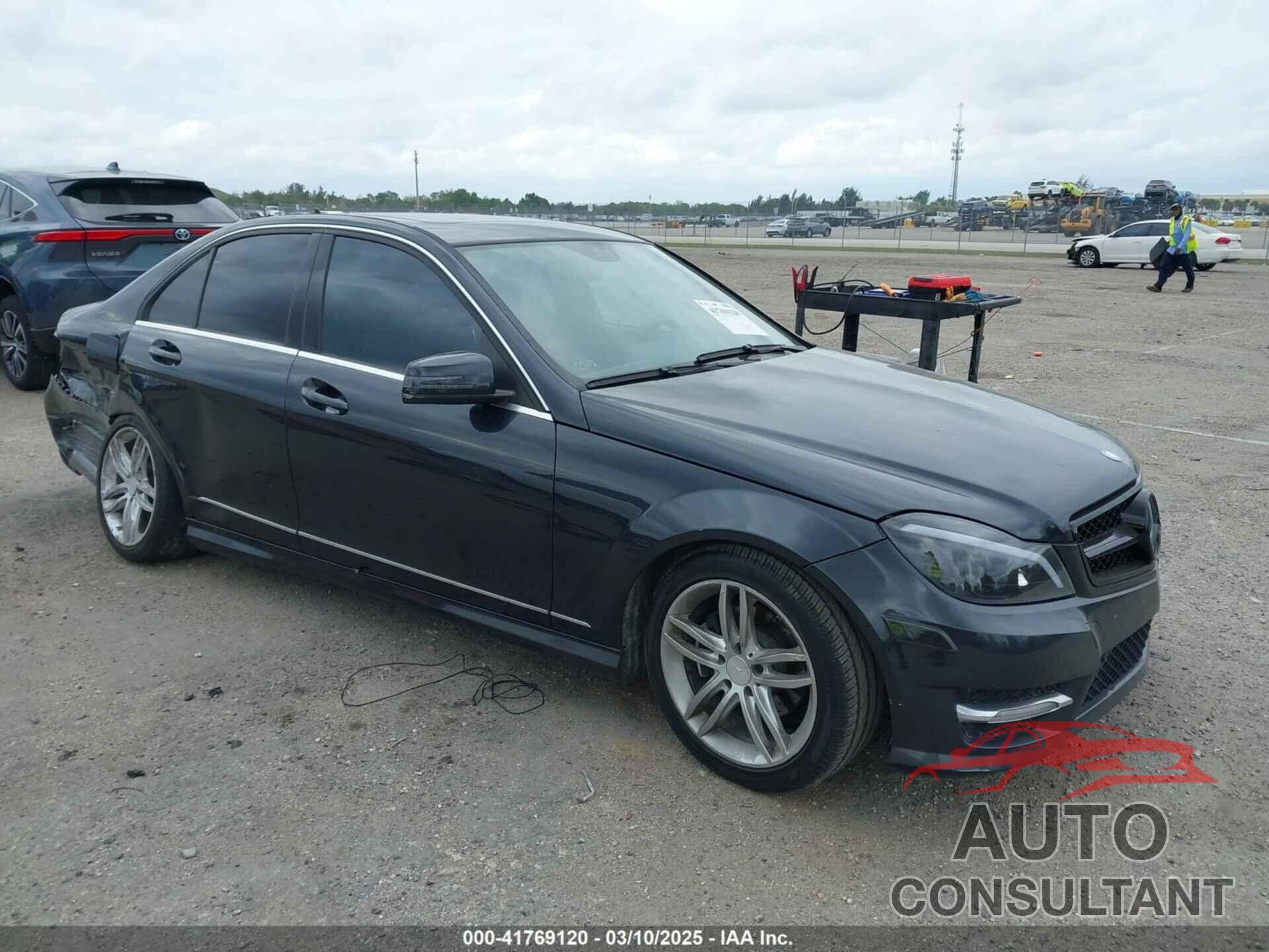 MERCEDES-BENZ C 300 2012 - WDDGF8BB6CR207265