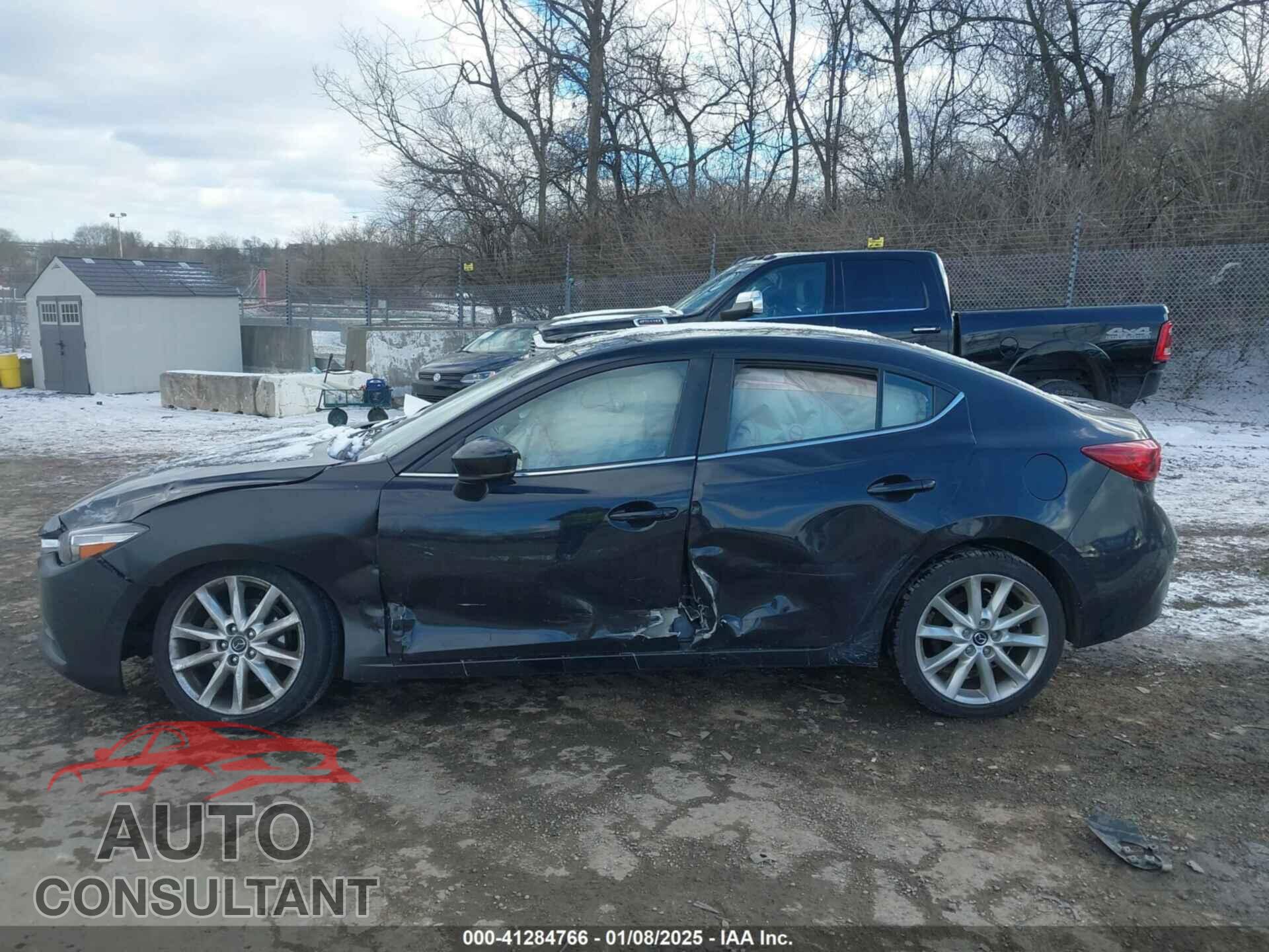 MAZDA MAZDA3 2017 - JM1BN1V75H1105385