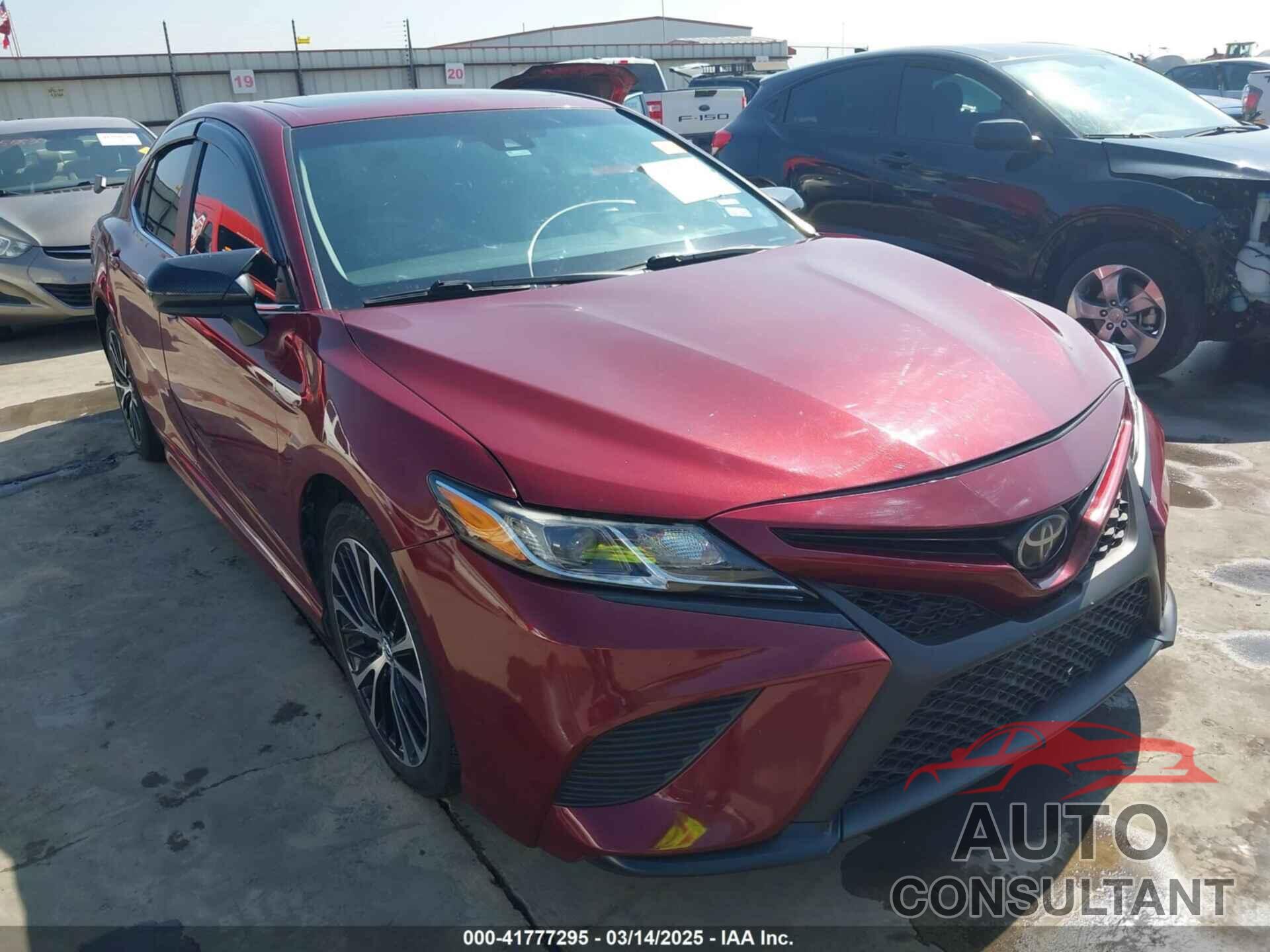 TOYOTA CAMRY 2018 - 4T1B11HK4JU555461
