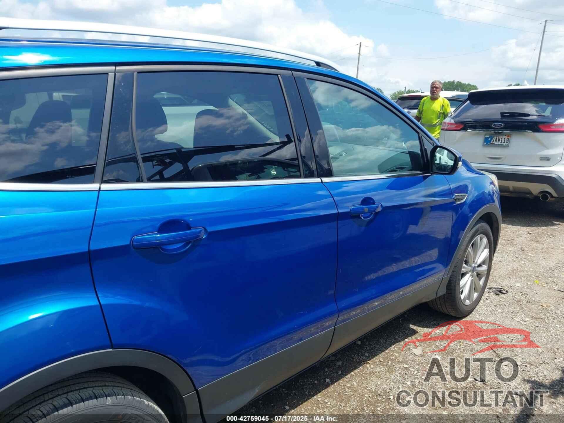 FORD ESCAPE 2017 - 1FMCU0JD7HUC21744