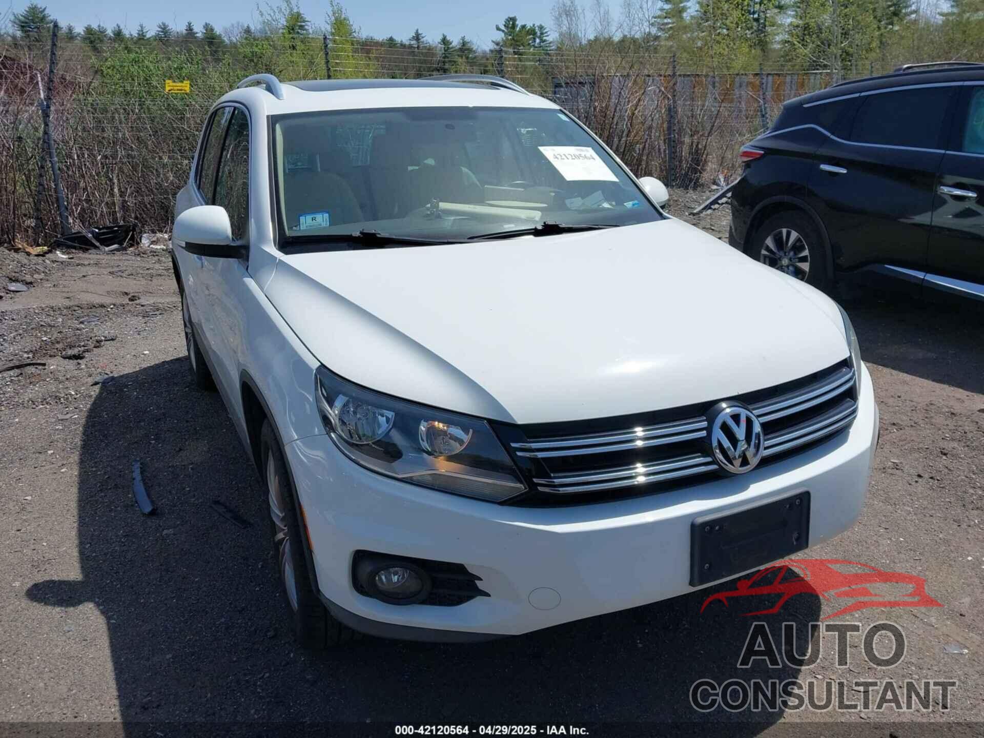 VOLKSWAGEN TIGUAN 2015 - WVGBV7AX1FW555099