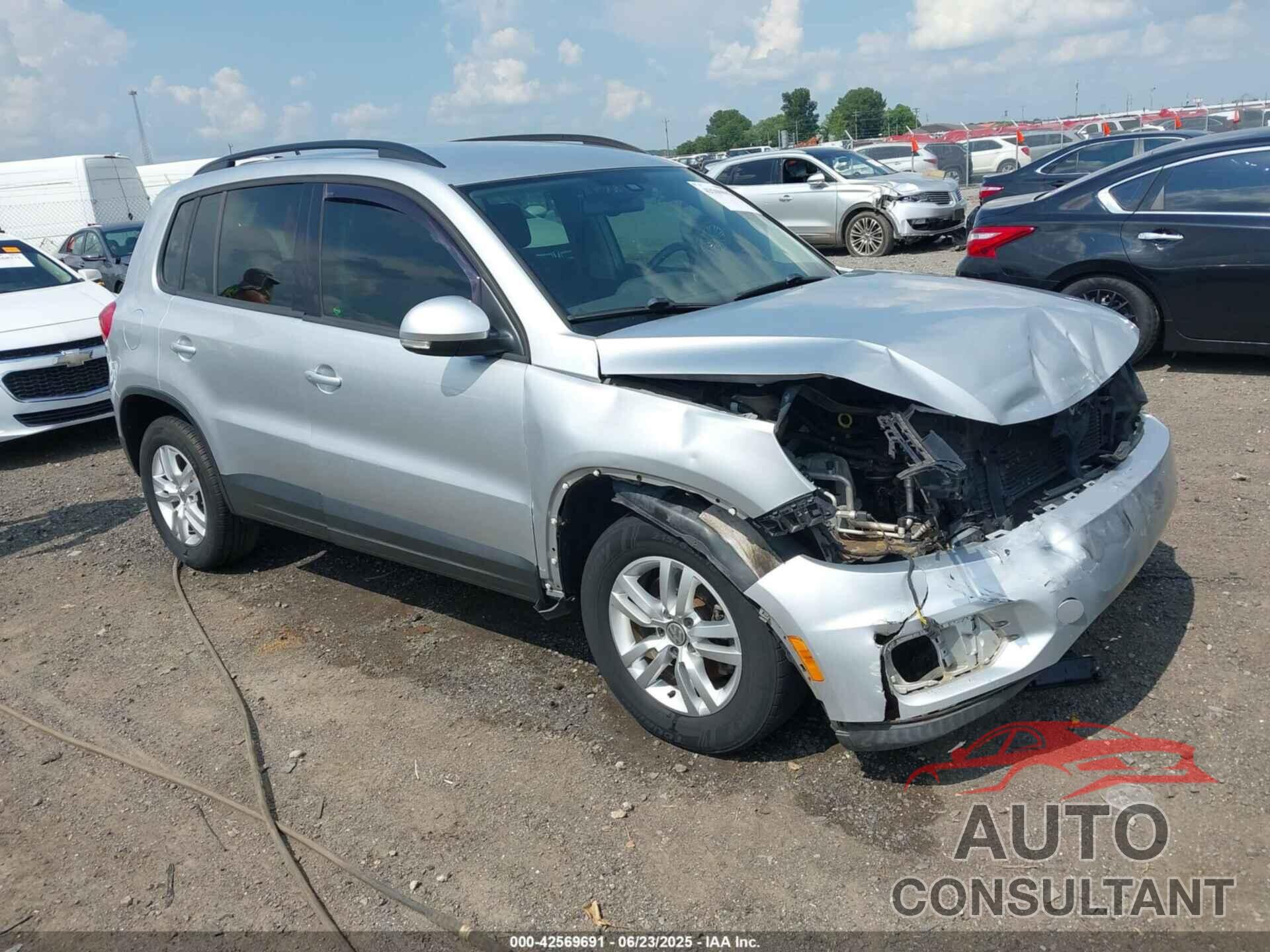 VOLKSWAGEN TIGUAN 2016 - WVGAV7AX7GW557260