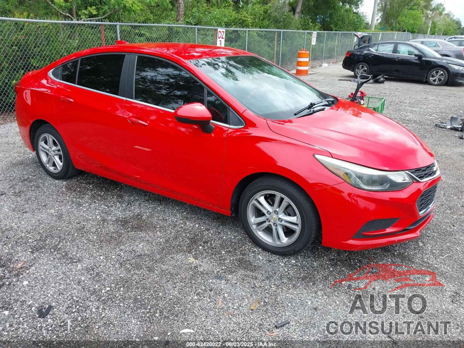 CHEVROLET CRUZE 2018 - 1G1BE5SMXJ7219721