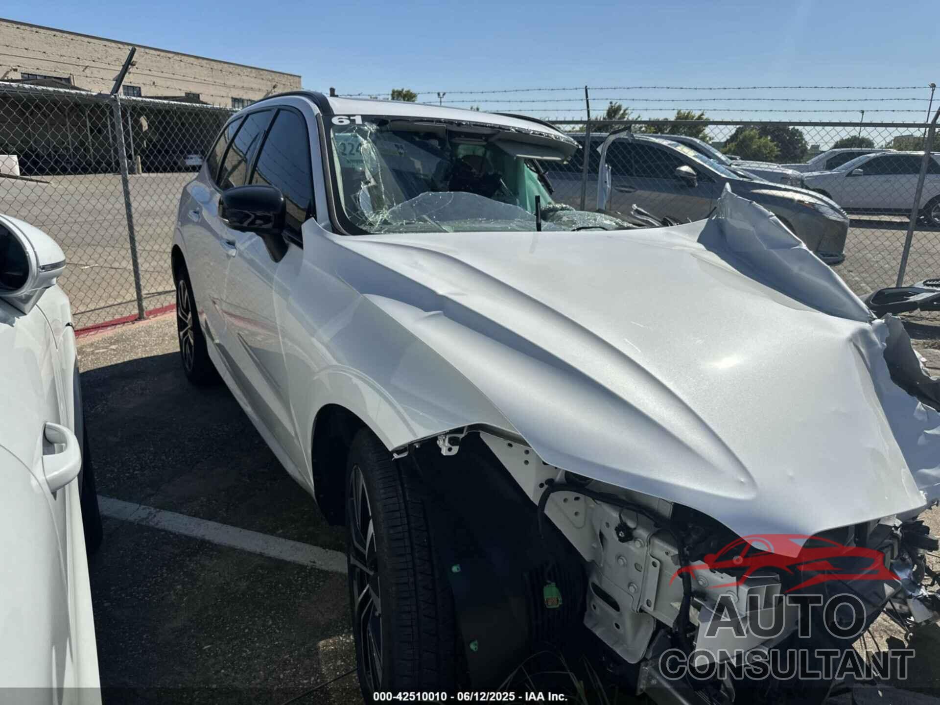 VOLVO XC60 2024 - YV4L12RL3R1731352